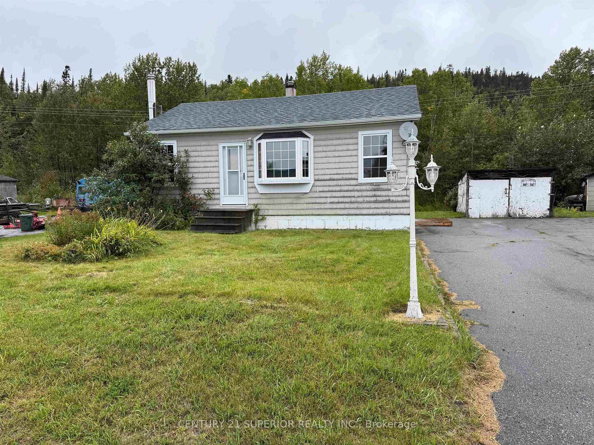 Photo 2 of 21 Warbler Drive, Manitouwadge — HOMEH