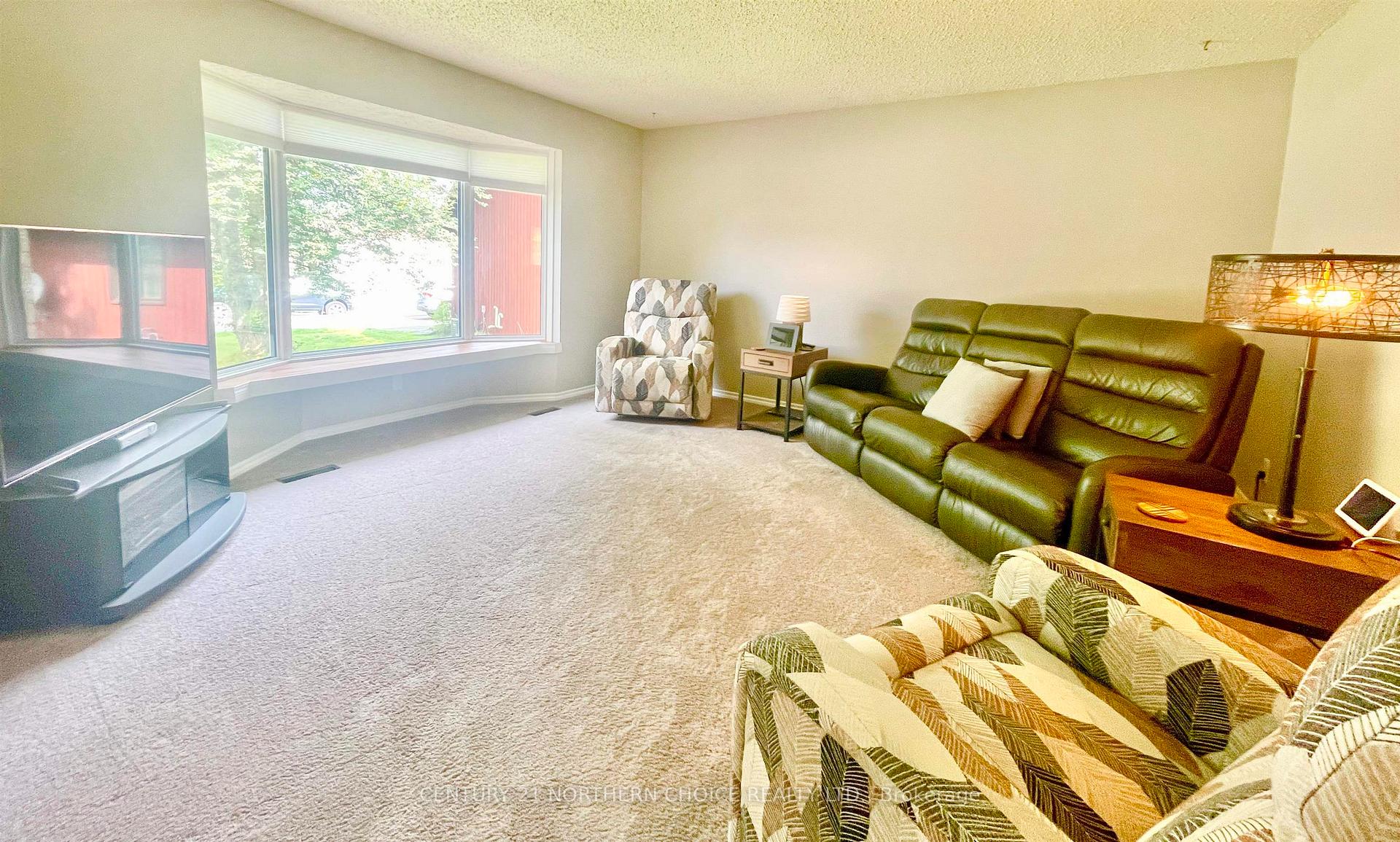 Photo 4 of 10 Bertha Place, Dryden, Hillcrest — HOMEH