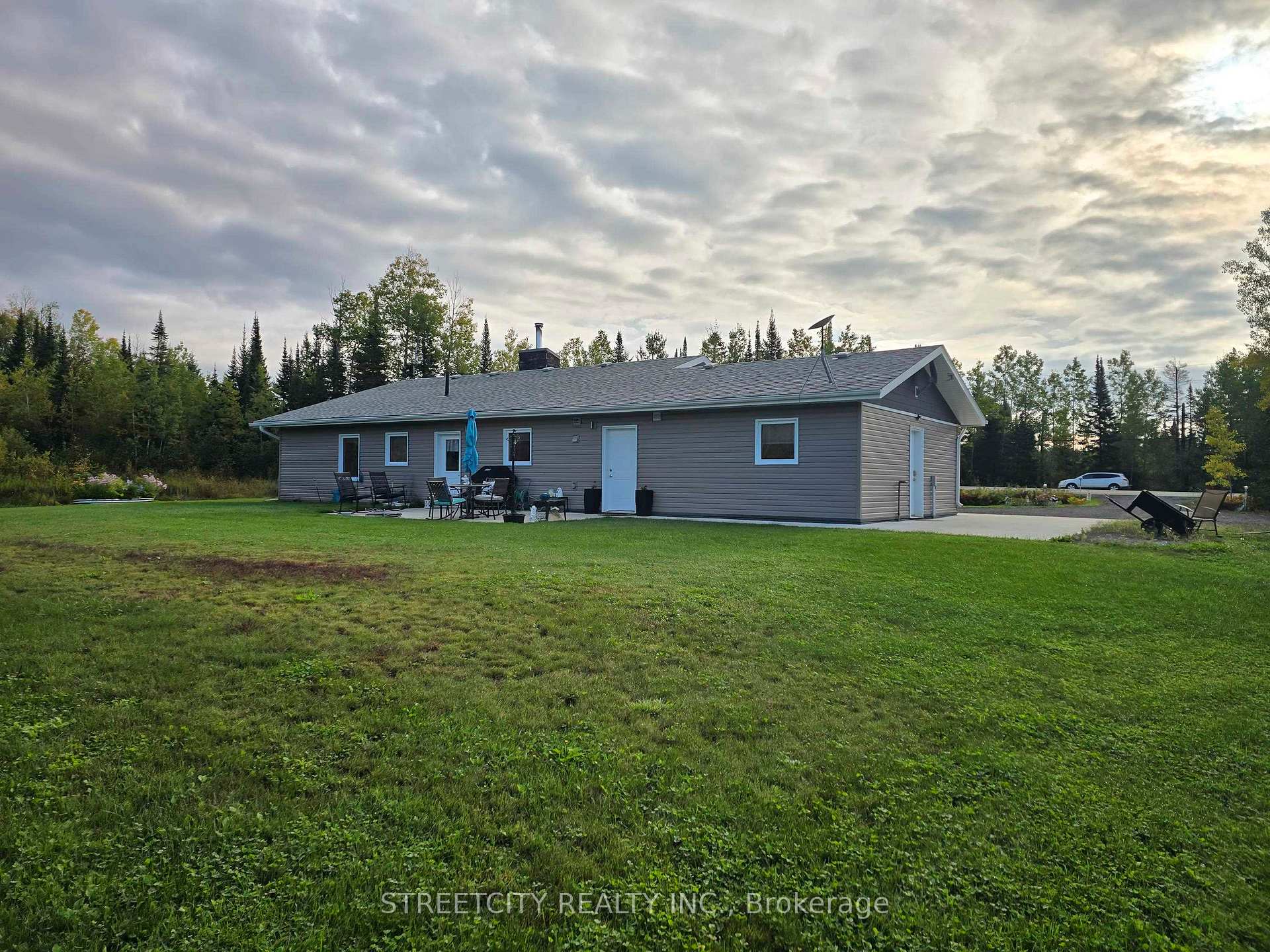 Photo 11 of 5663 Highway 61, Neebing, Crooks — HOMEH
