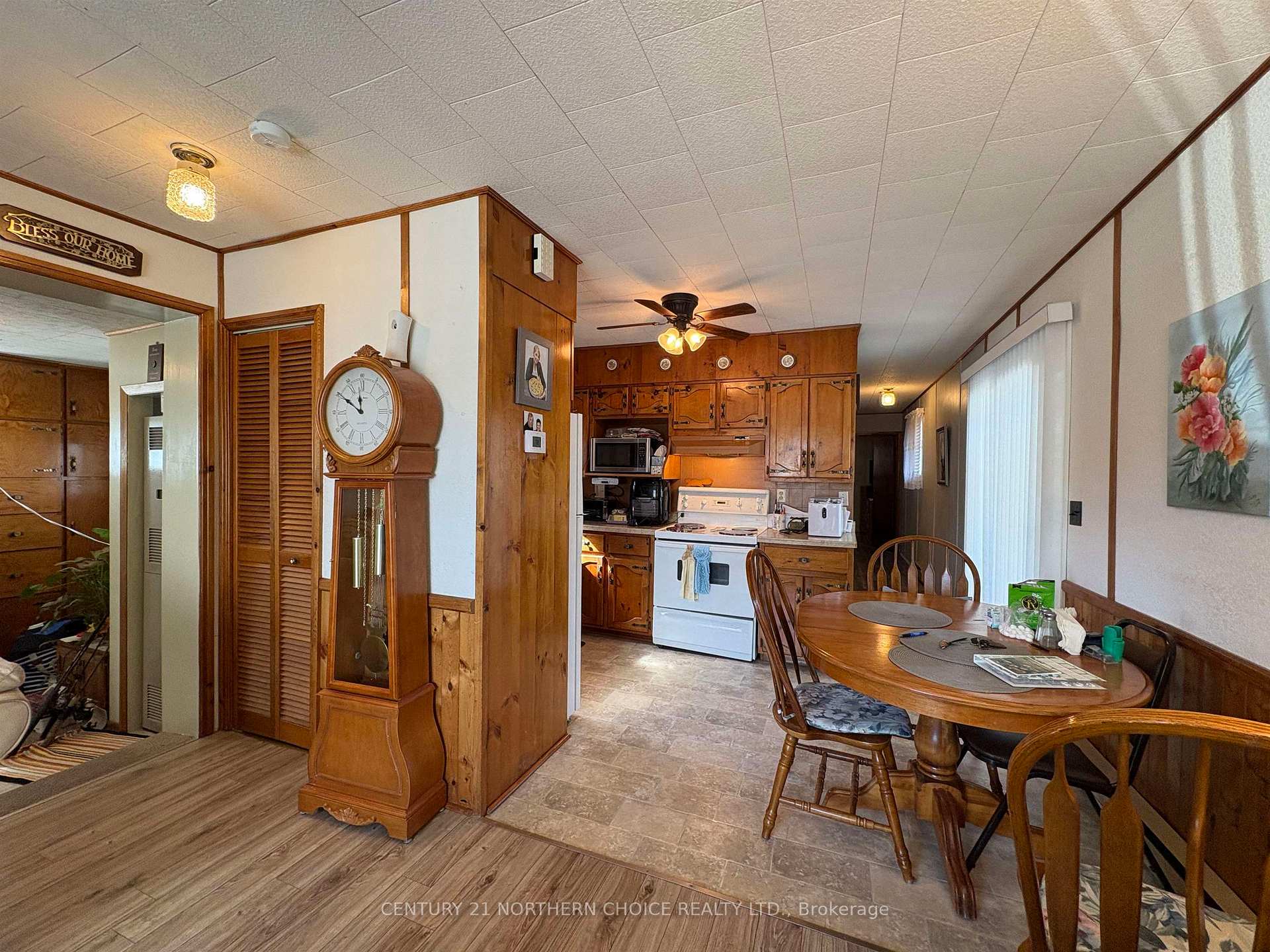 Photo 4 of 31 Palmcrest Drive, Fort Frances — HOMEH