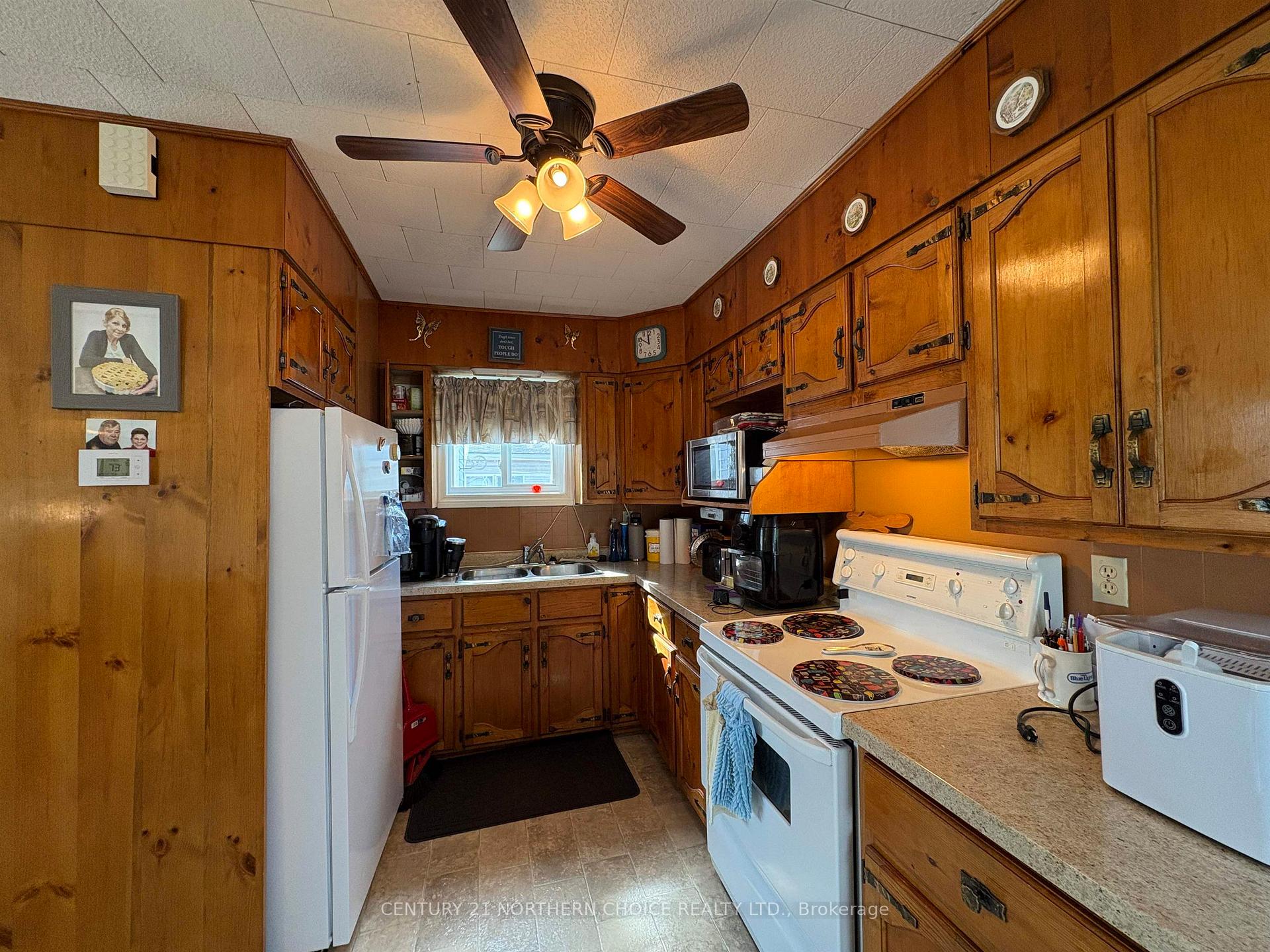 Photo 10 of 31 Palmcrest Drive, Fort Frances — HOMEH