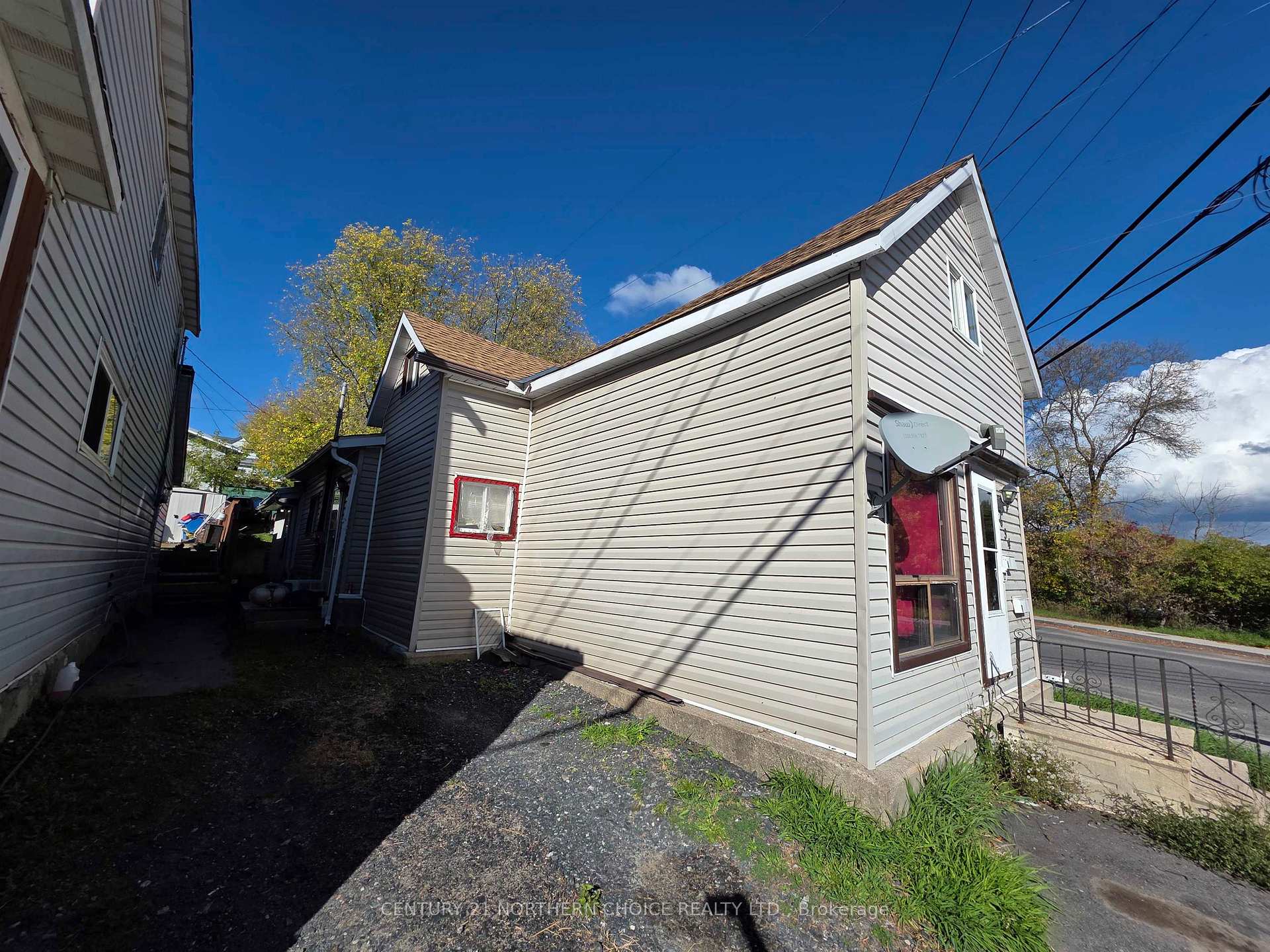 Photo 2 of 634 1/2 Third Street S, Kenora, Central — HOMEH
