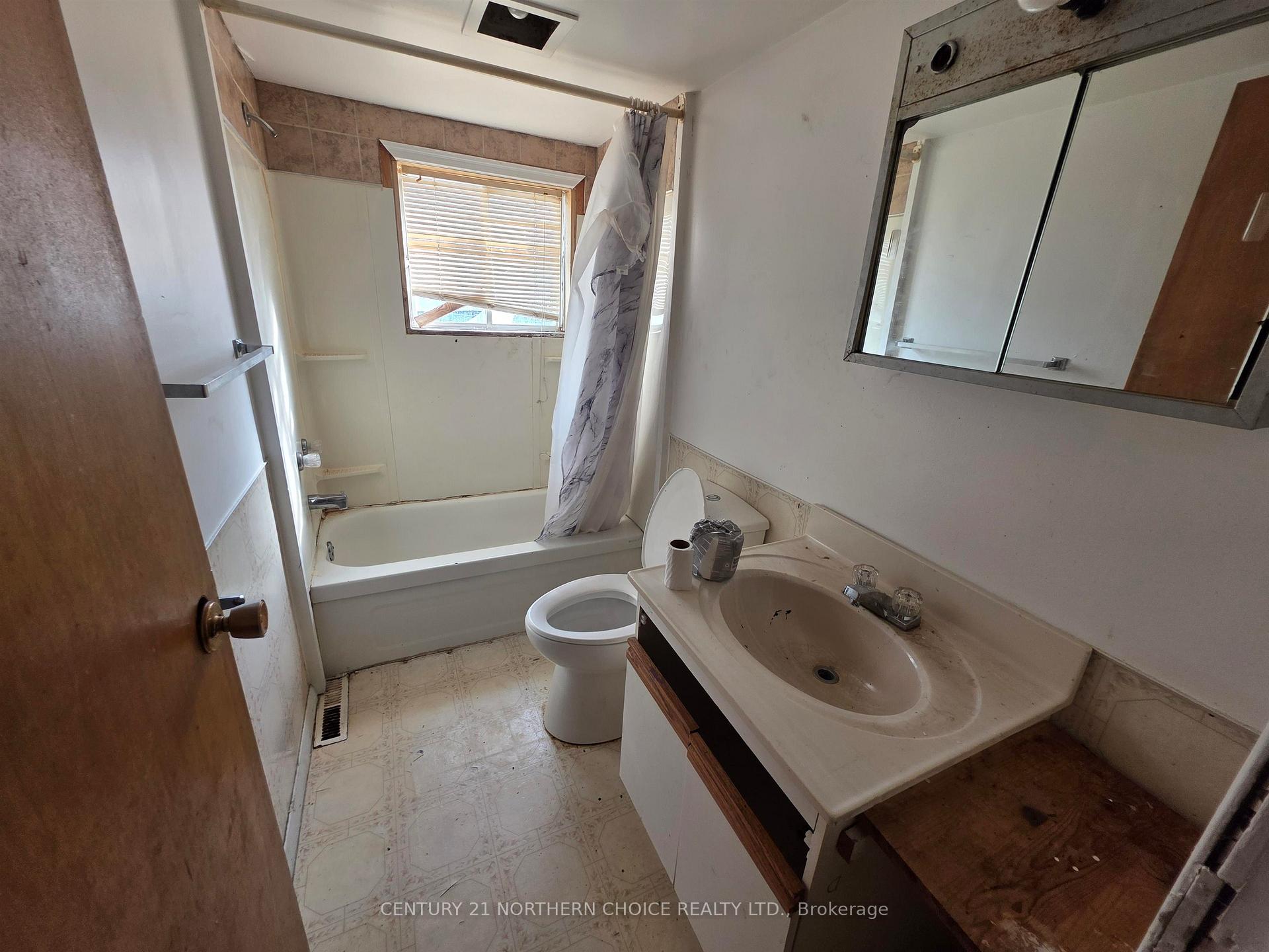 Photo 10 of 634 1/2 Third Street S, Kenora, Central — HOMEH