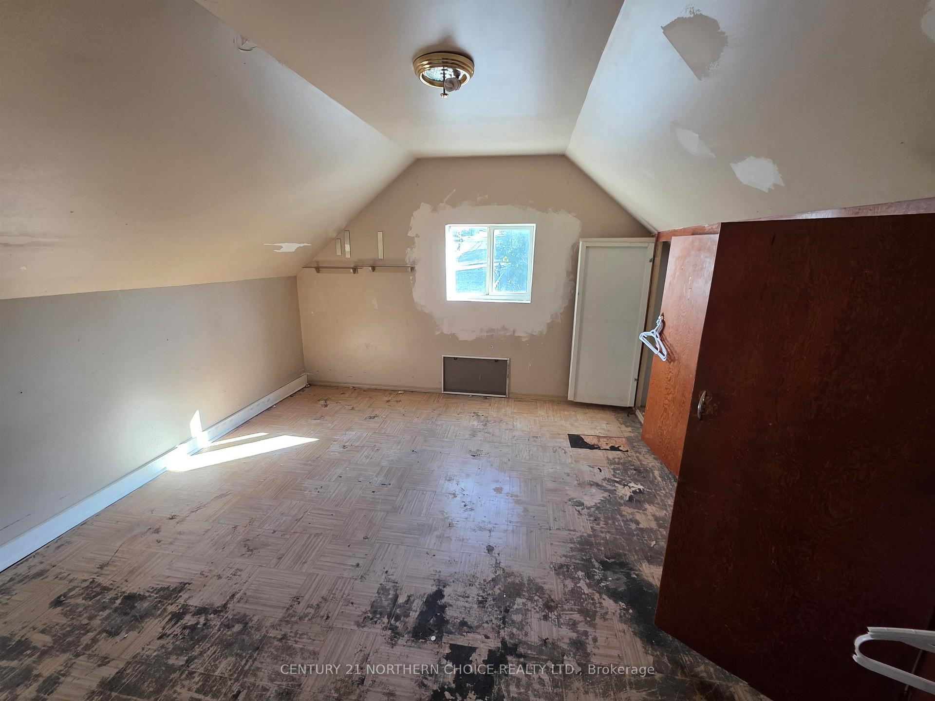 Photo 13 of 634 1/2 Third Street S, Kenora, Central — HOMEH