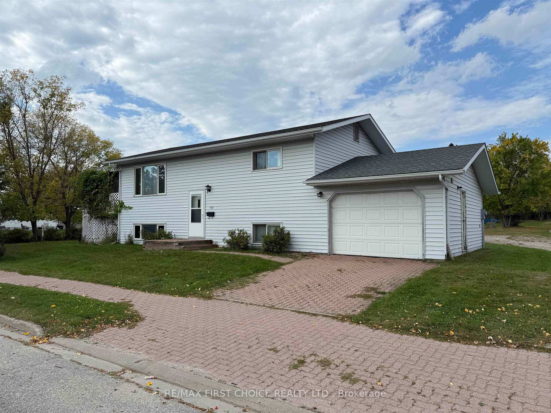 Photo 1 of 133 Parkdale Road, Dryden, Milestone — HOMEH