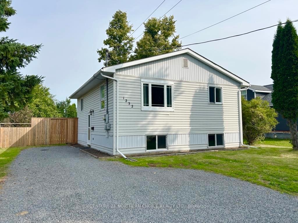 Photo 1 of 1232 Emo Road, Fort Frances — HOMEH
