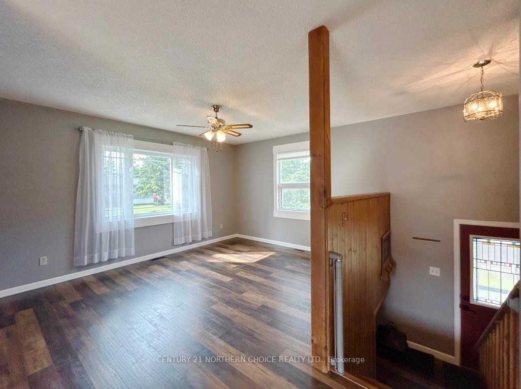 Photo 10 of 1232 Emo Road, Fort Frances — HOMEH
