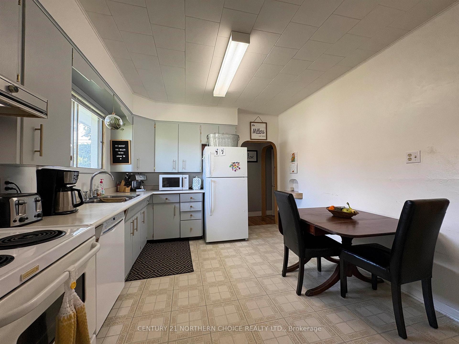 Photo 6 of 338 Third Street W, Fort Frances — HOMEH