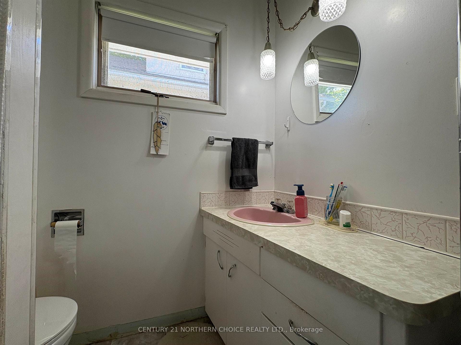 Photo 17 of 338 Third Street W, Fort Frances — HOMEH