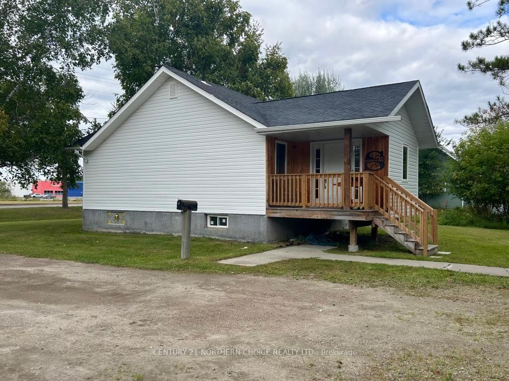 Photo 2 of 1305 Kings Highway, Fort Frances — HOMEH