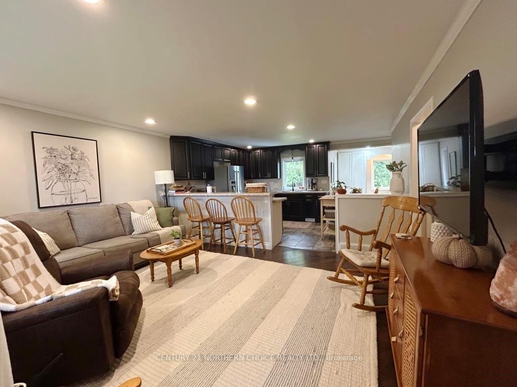 Photo 11 of 1305 Kings Highway, Fort Frances — HOMEH