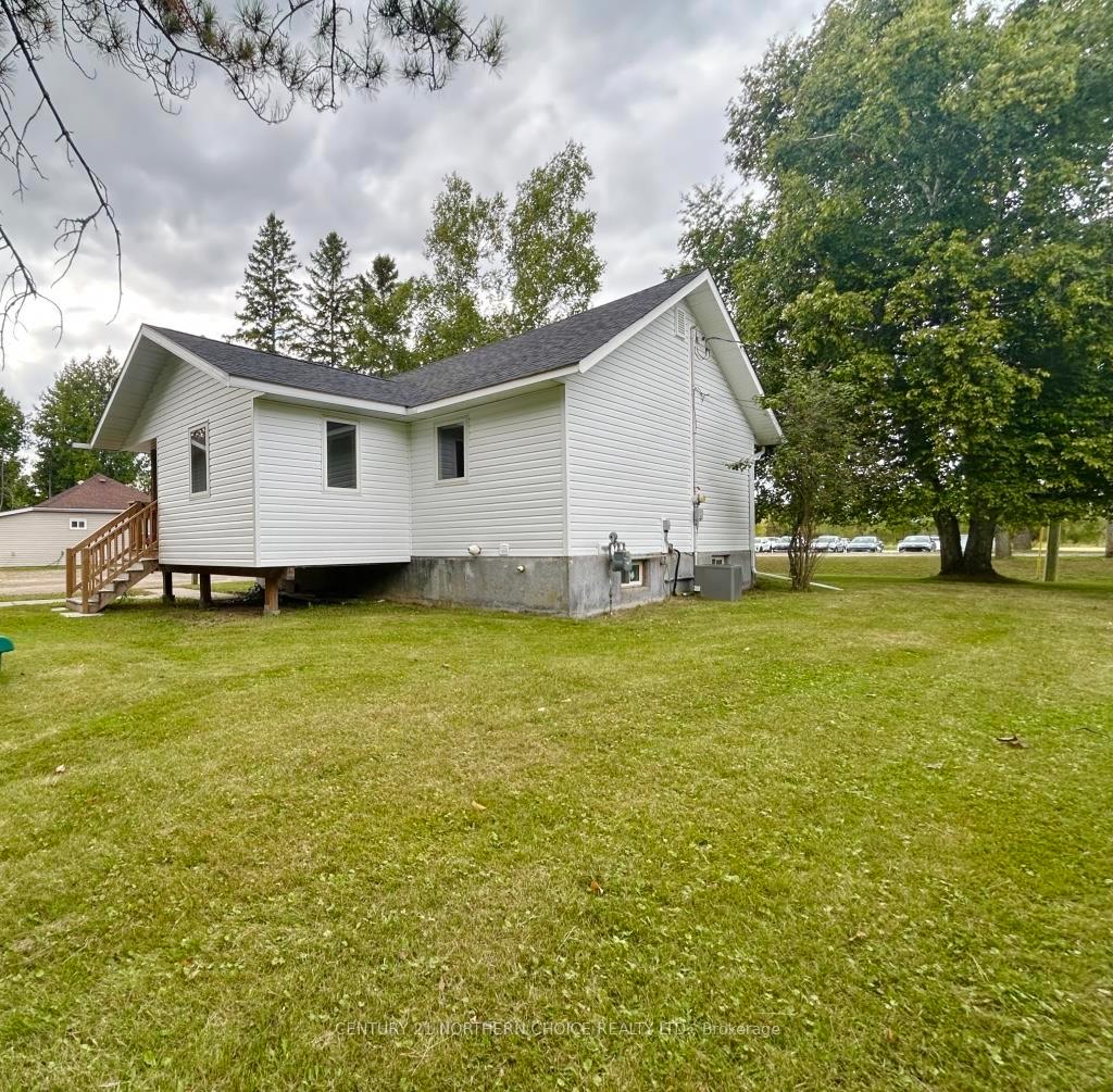 Photo 32 of 1305 Kings Highway, Fort Frances — HOMEH