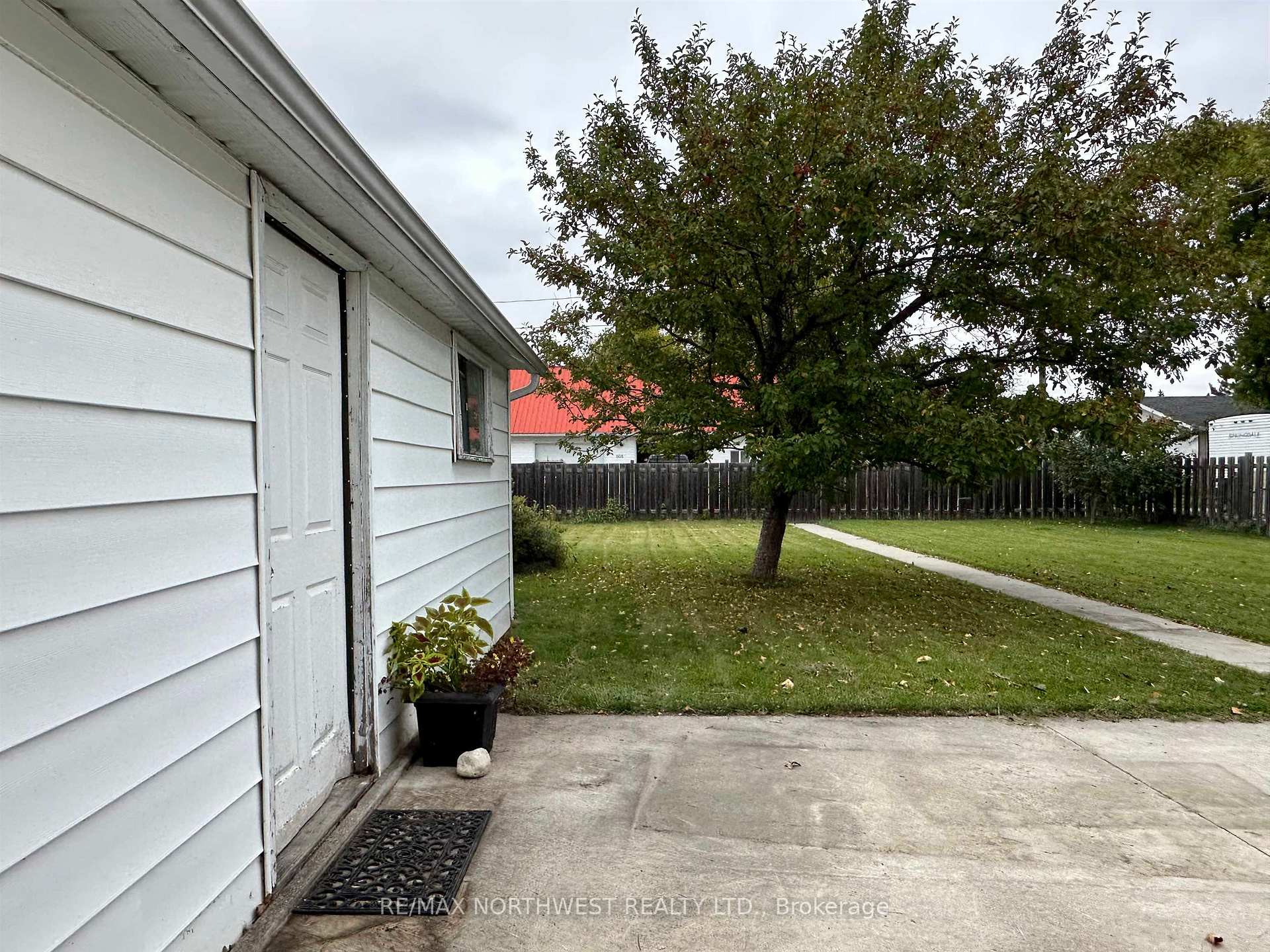 Photo 2 of 612 Third Street E, Fort Frances — HOMEH