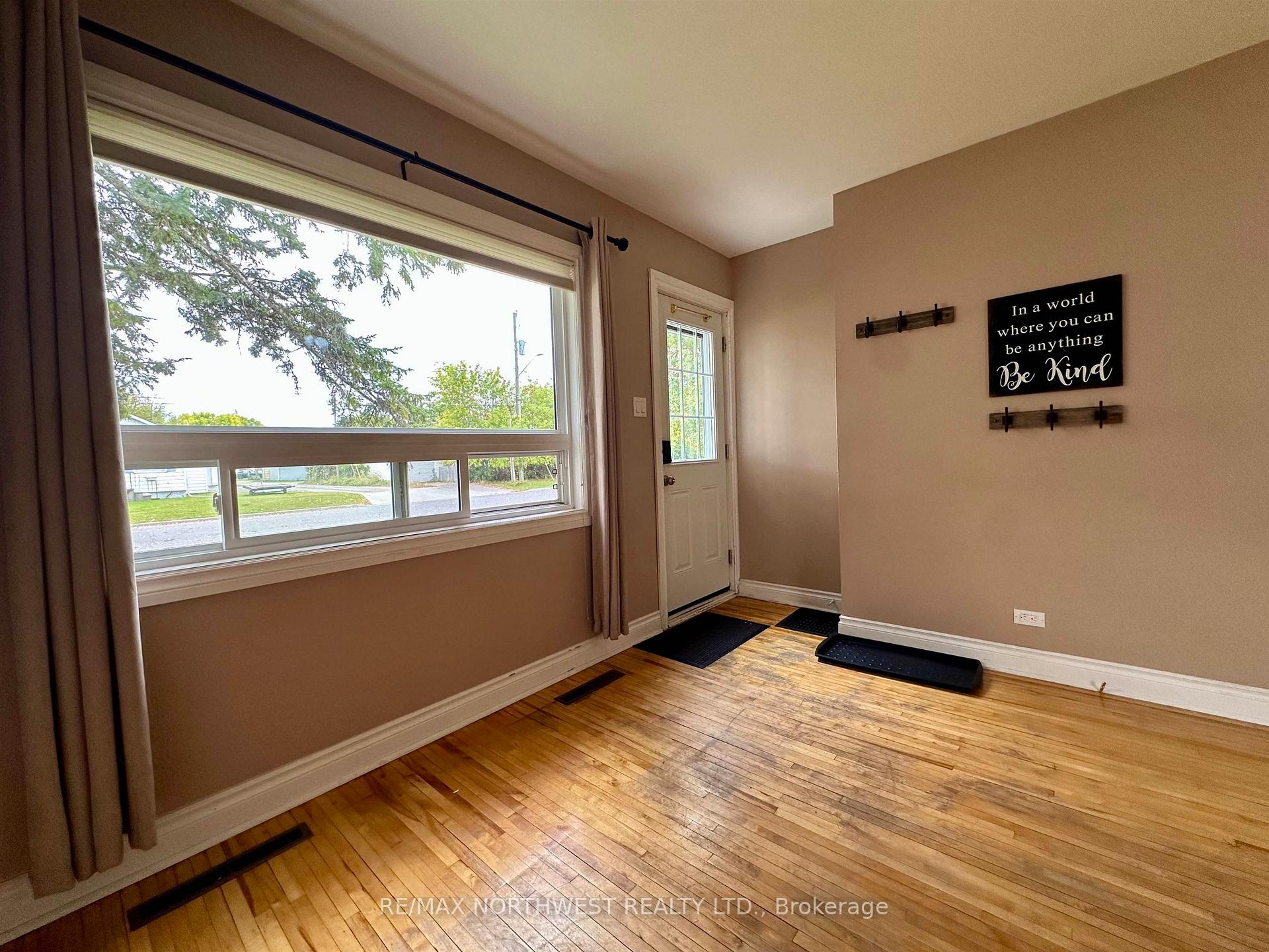 Photo 5 of 612 Third Street E, Fort Frances — HOMEH
