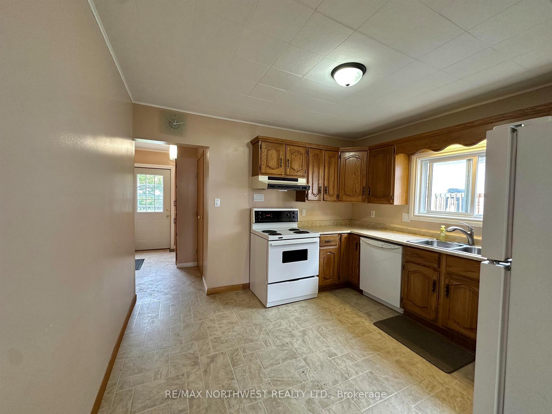 Photo 8 of 612 Third Street E, Fort Frances — HOMEH