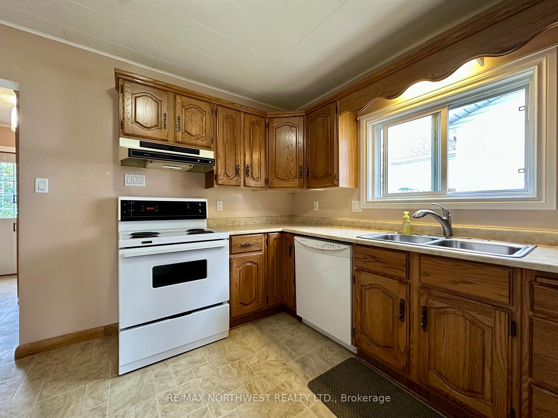 Photo 9 of 612 Third Street E, Fort Frances — HOMEH