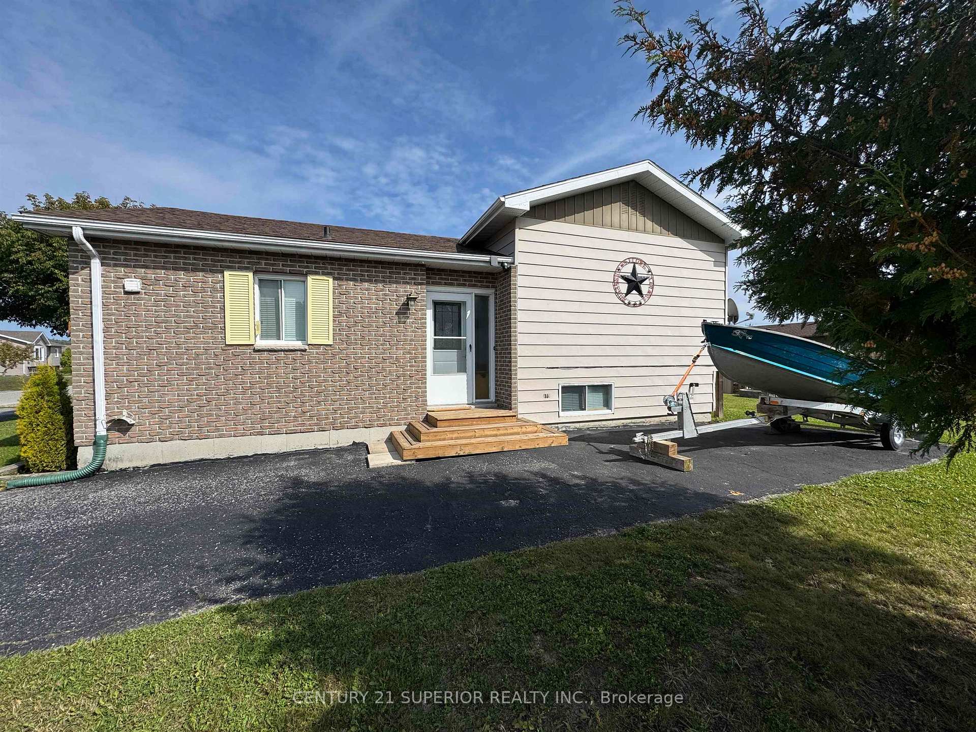 Photo 3 of 2 Moose Drive, Manitouwadge — HOMEH