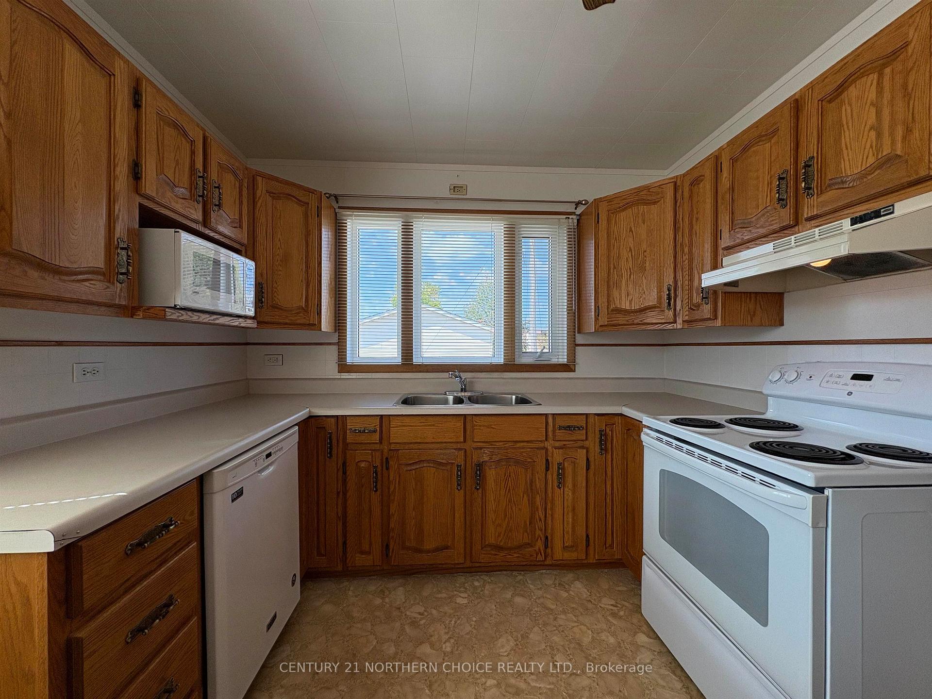 Photo 6 of 610 Second Street E, Fort Frances — HOMEH