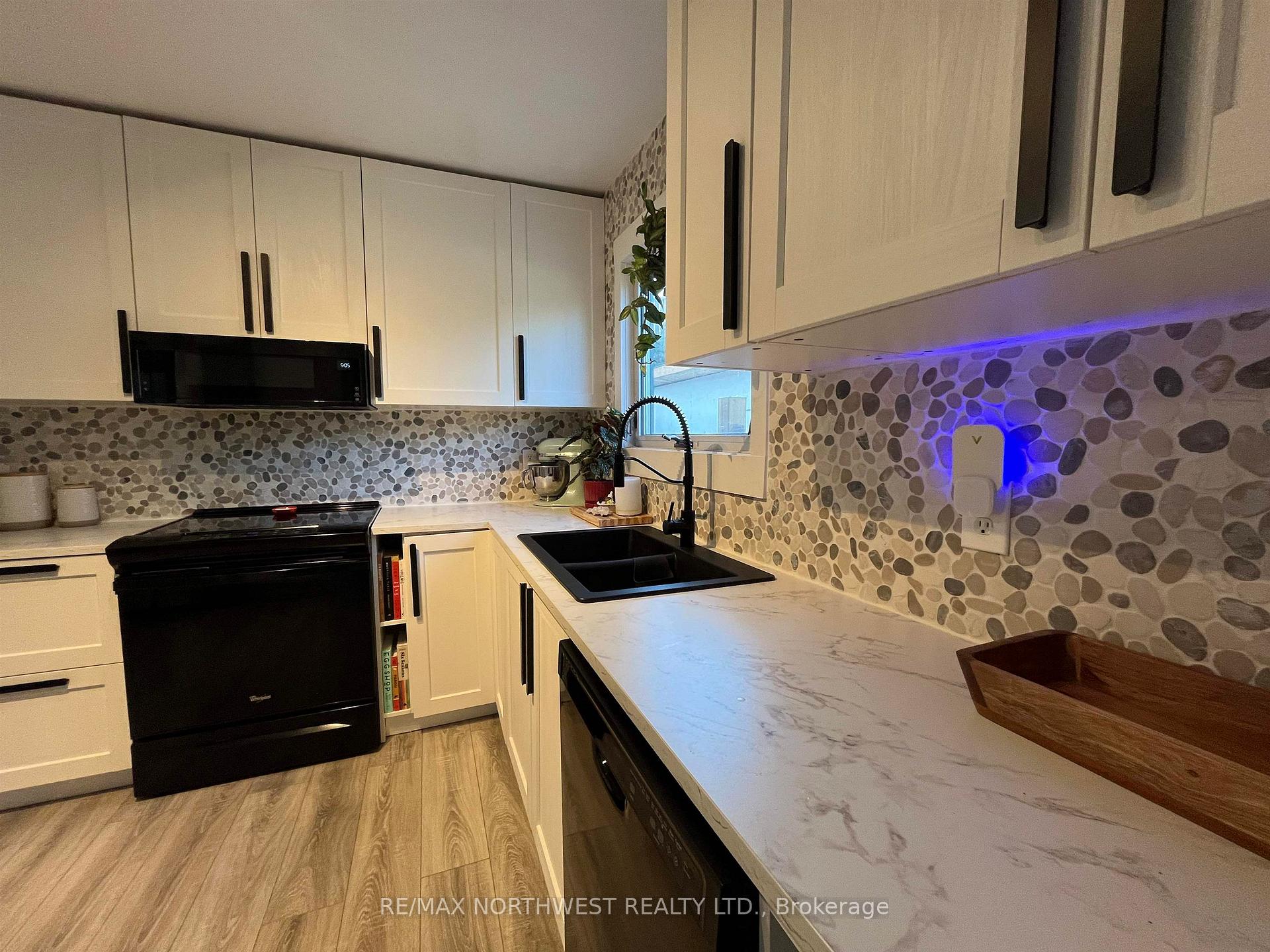 Photo 5 of 132 Minto Crescent, Kenora, Amethyst — HOMEH