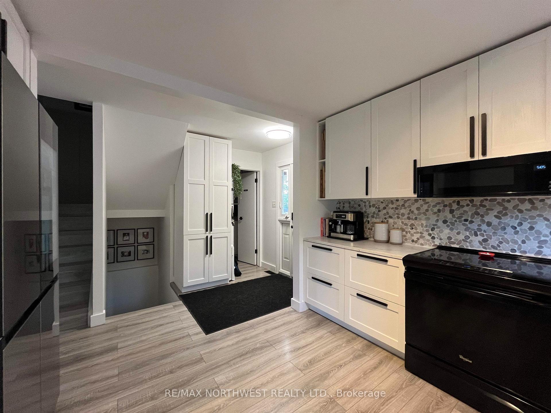 Photo 6 of 132 Minto Crescent, Kenora, Amethyst — HOMEH