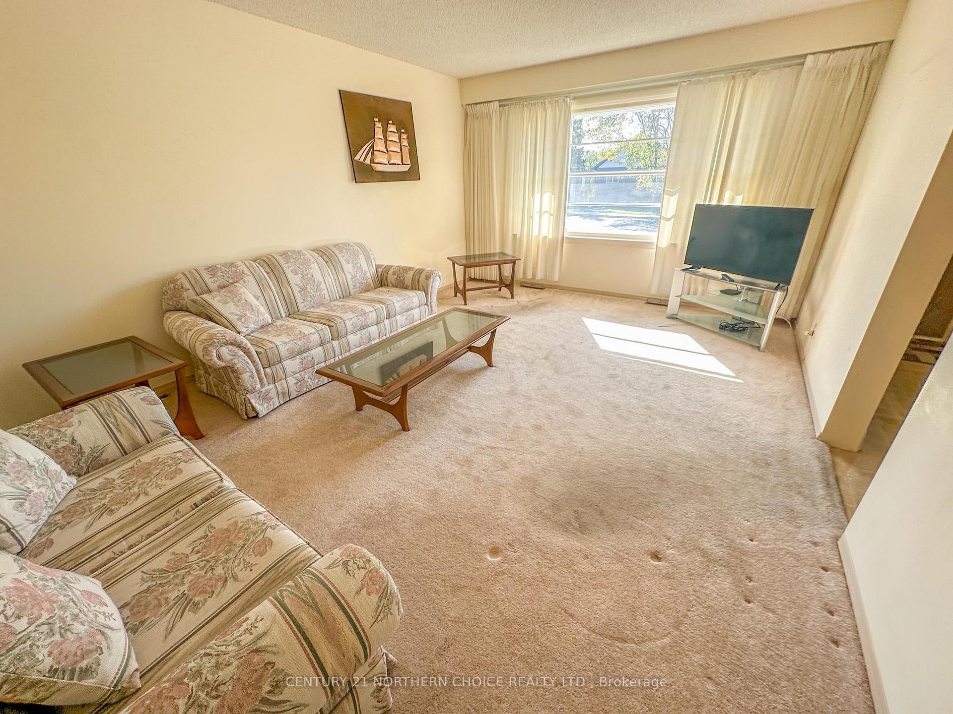 Photo 3 of 1038 Park Street, Kenora, Central — HOMEH