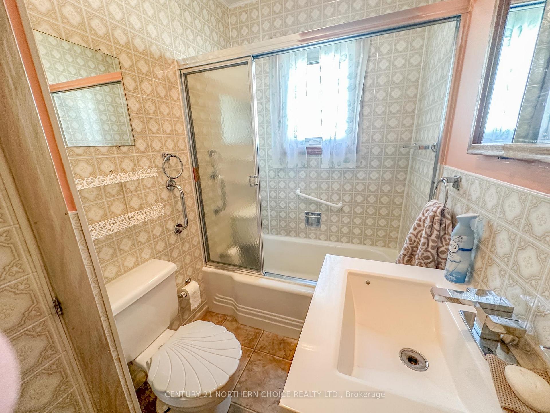 Photo 5 of 1038 Park Street, Kenora, Central — HOMEH