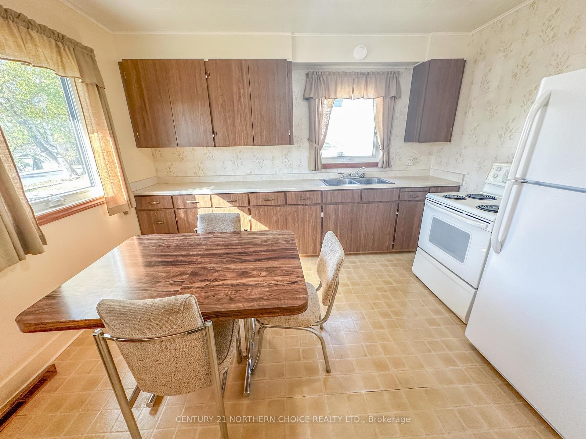 Photo 11 of 1038 Park Street, Kenora, Central — HOMEH