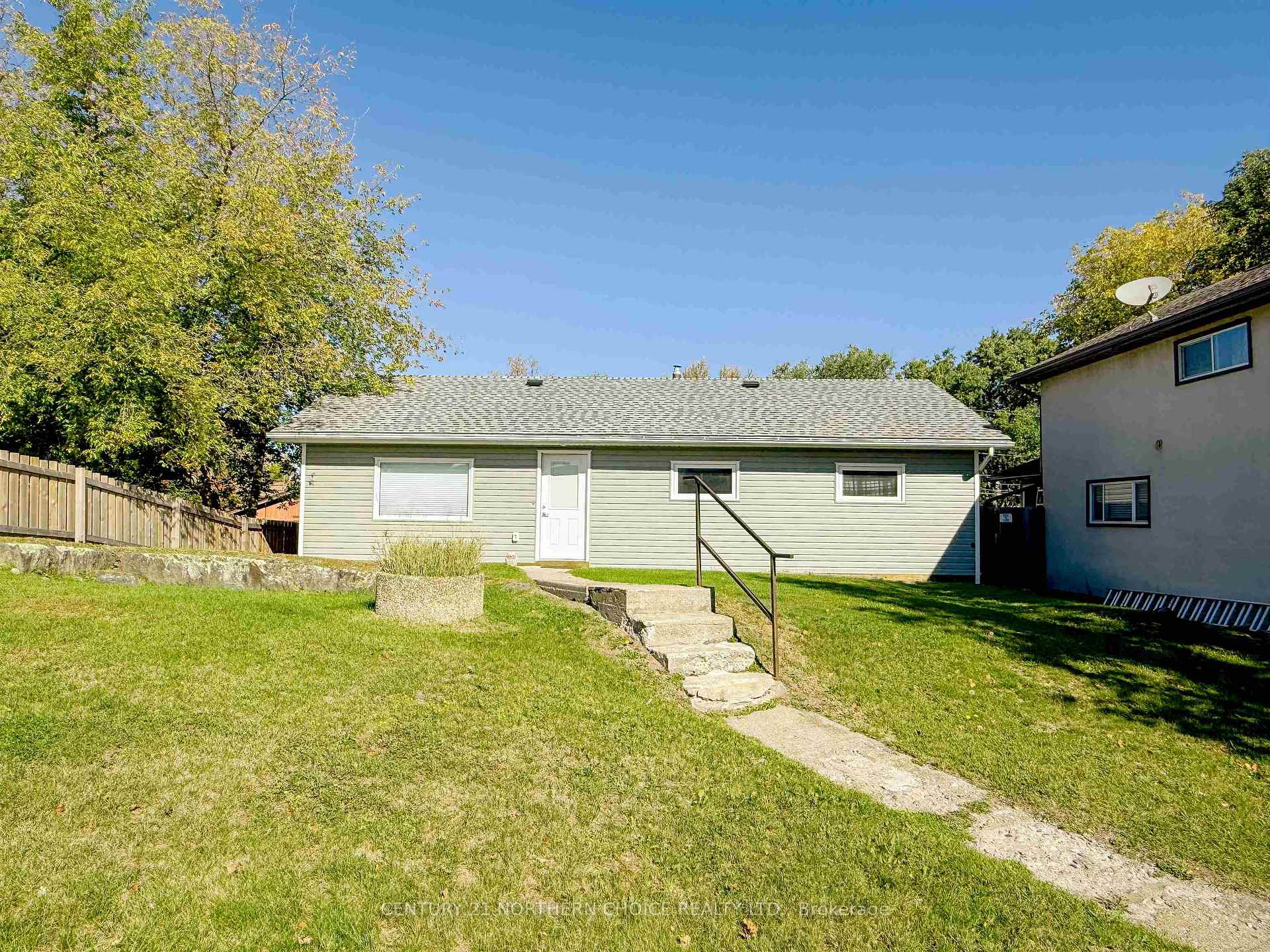 Photo 2 of 522 & 528 Second Street South, Kenora, Central — HOMEH