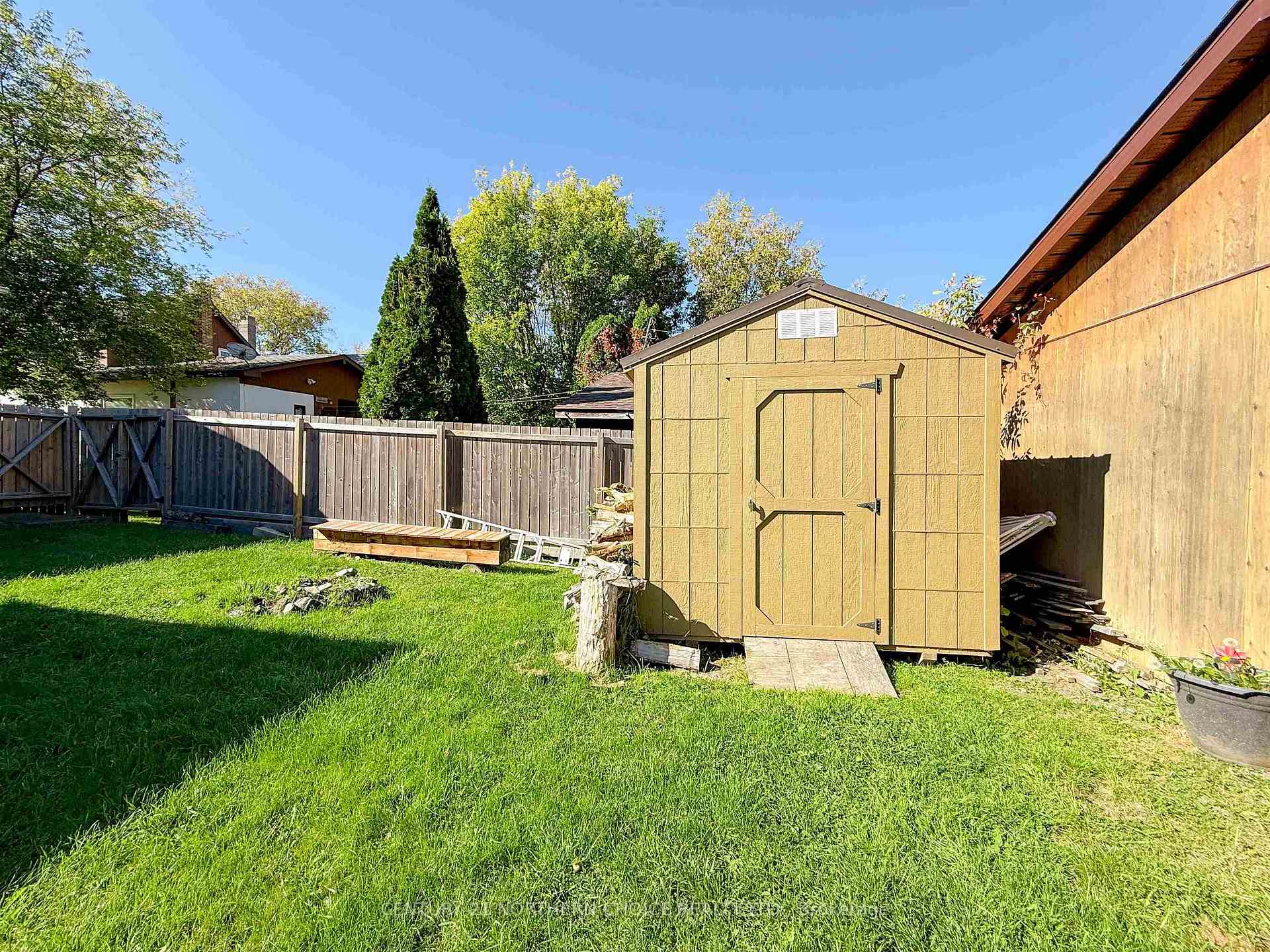 Photo 4 of 522 & 528 Second Street South, Kenora, Central — HOMEH