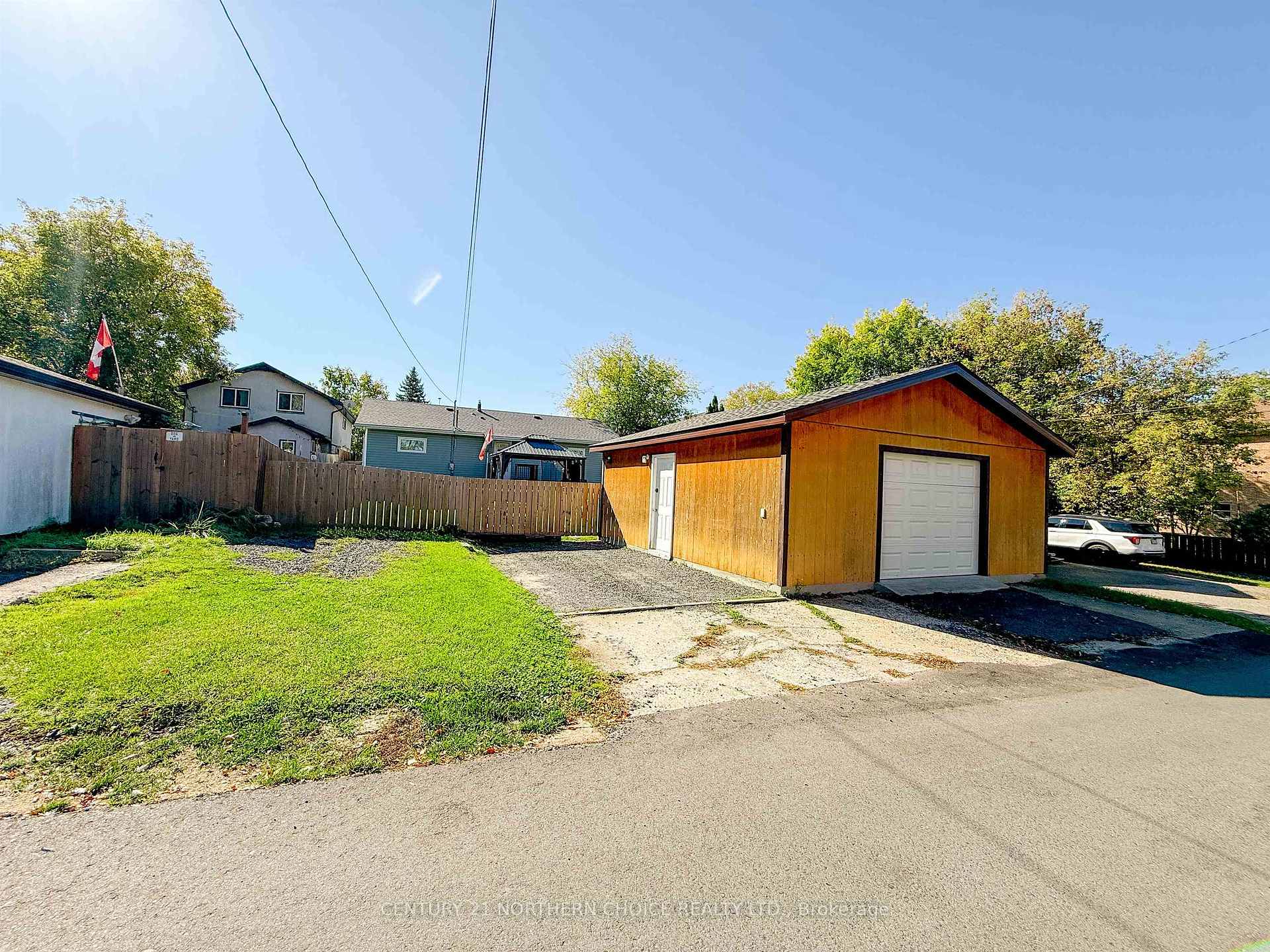 Photo 6 of 522 & 528 Second Street South, Kenora, Central — HOMEH