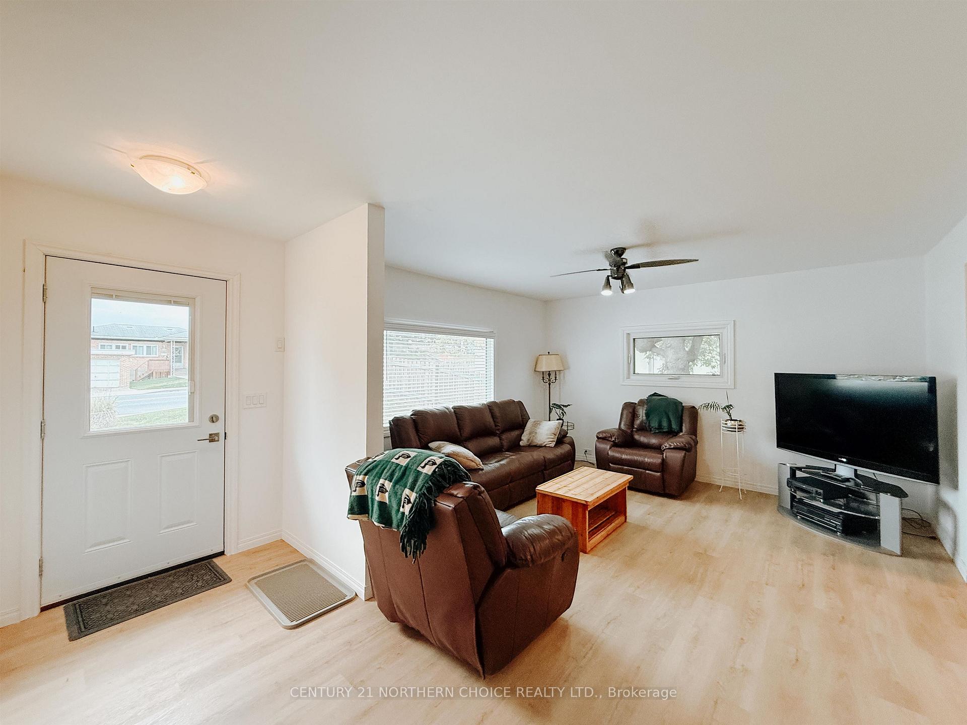 Photo 9 of 522 & 528 Second Street South, Kenora, Central — HOMEH