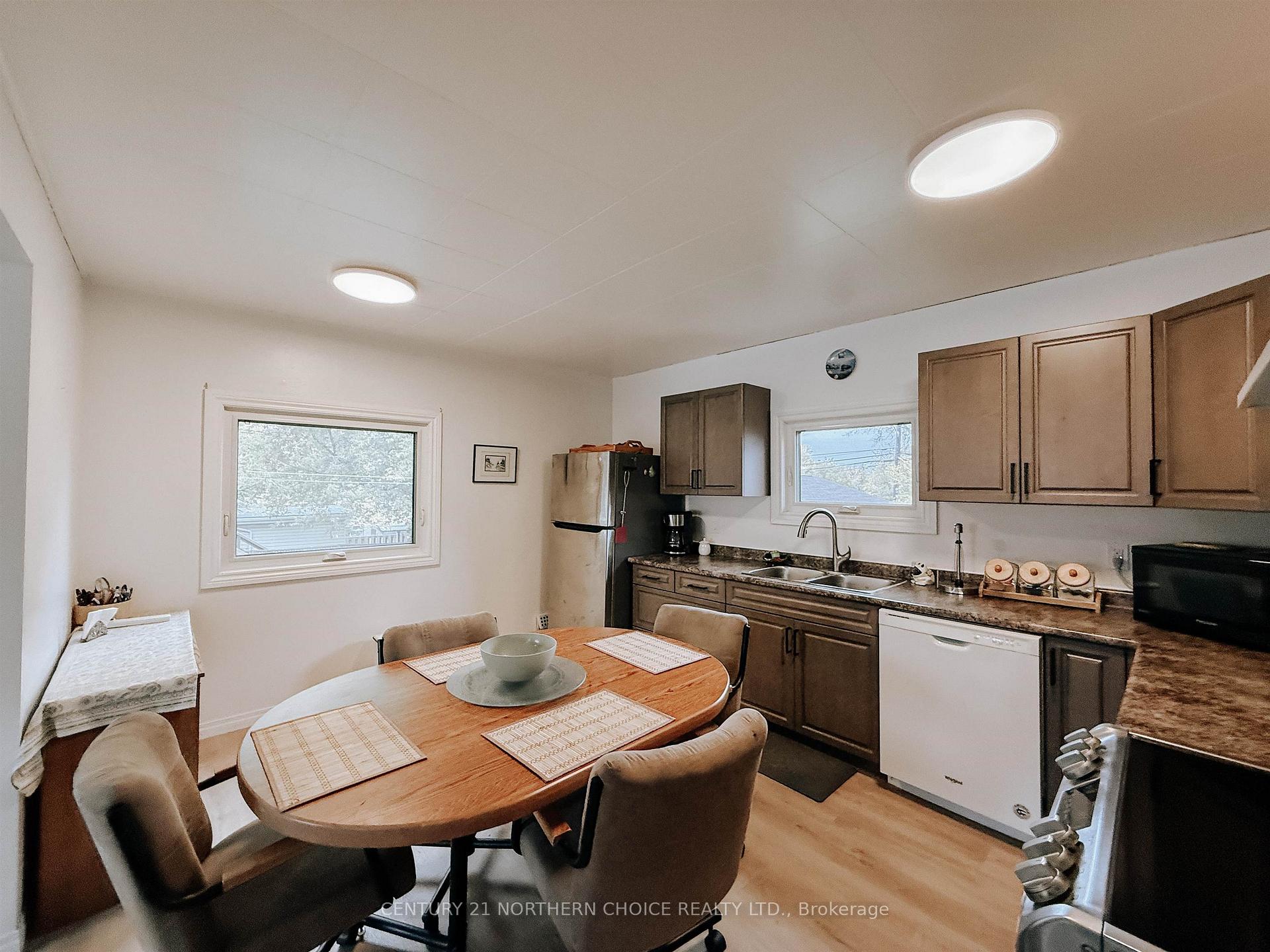 Photo 10 of 522 & 528 Second Street South, Kenora, Central — HOMEH