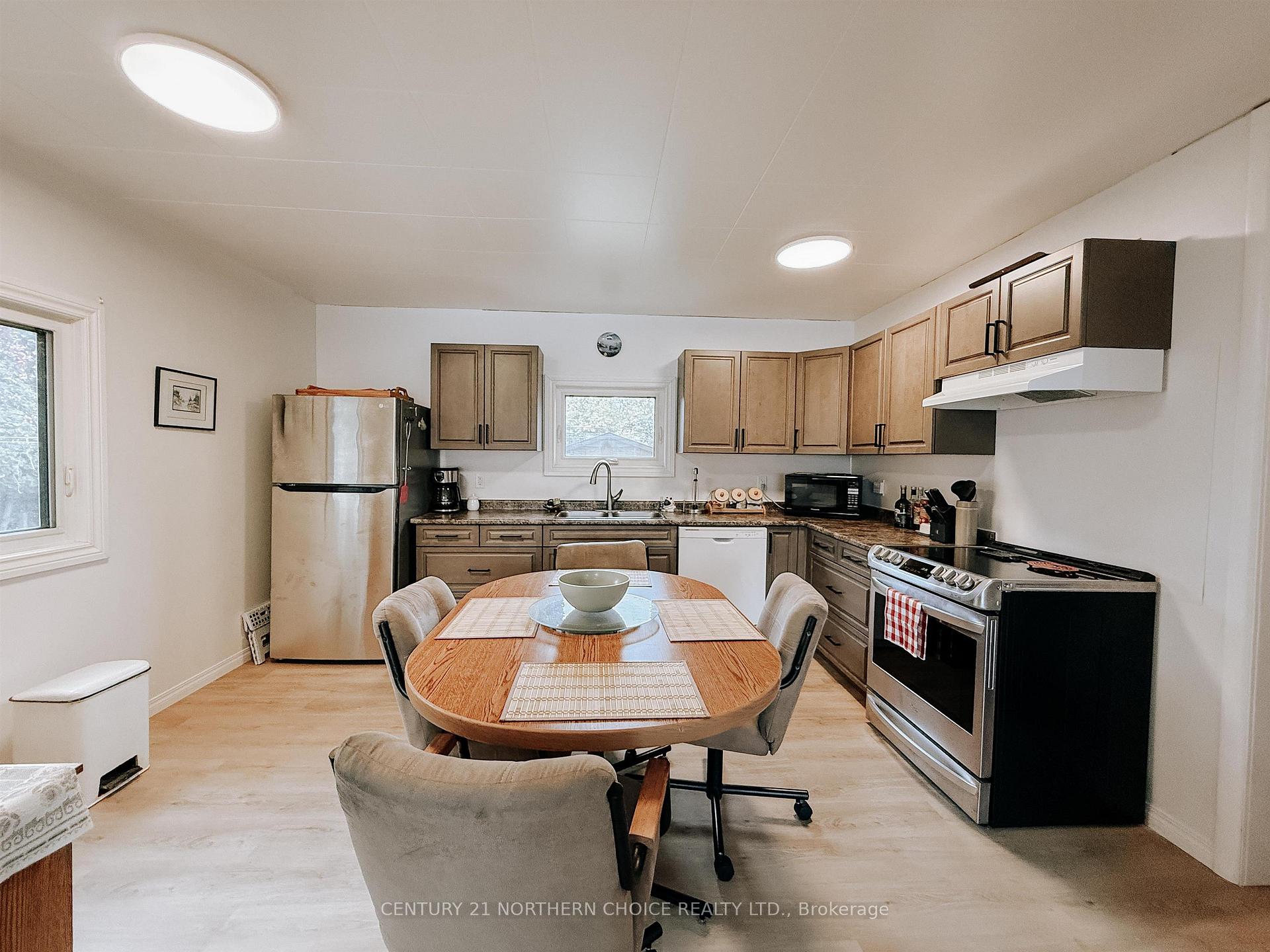 Photo 12 of 522 & 528 Second Street South, Kenora, Central — HOMEH