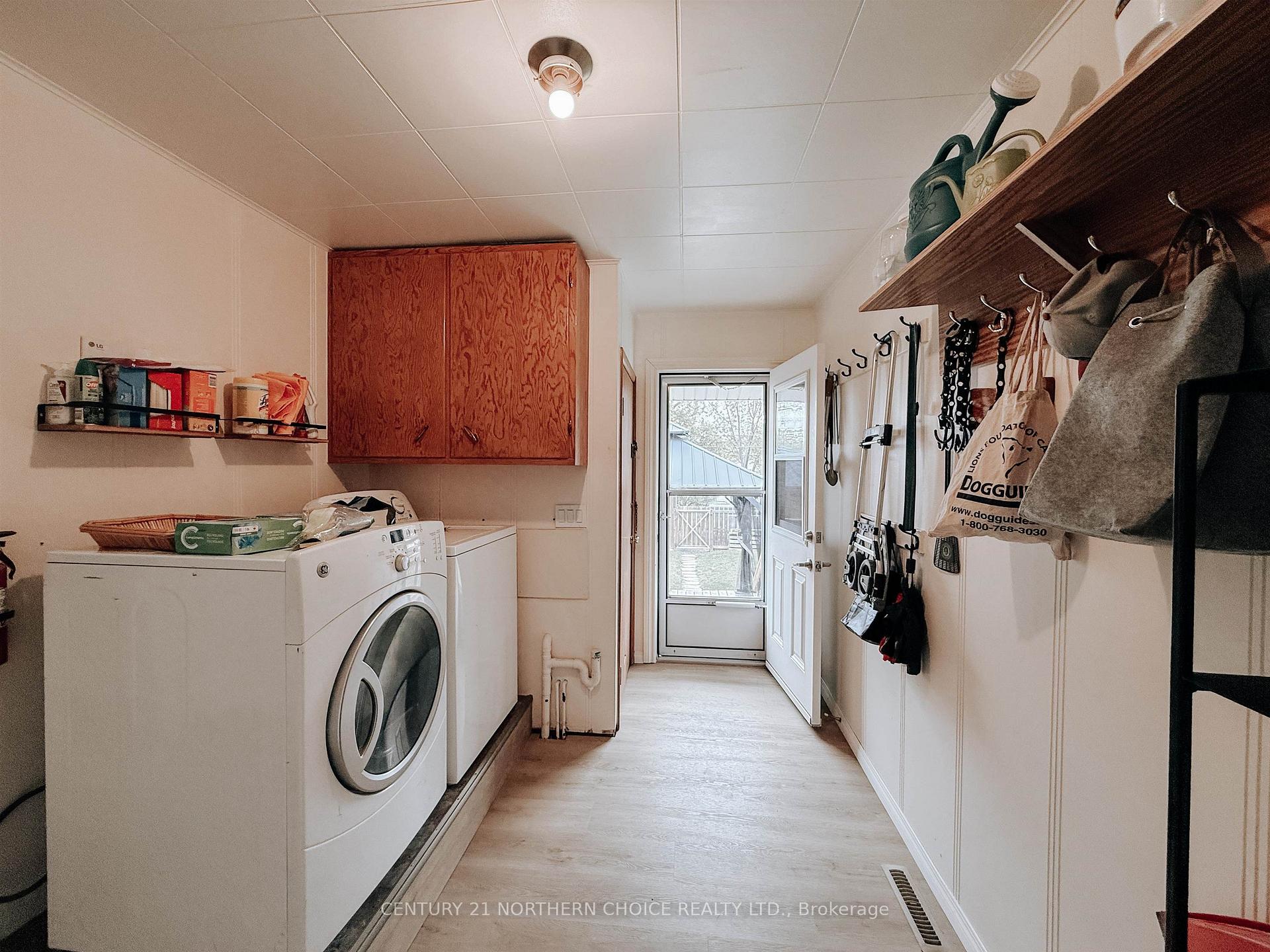 Photo 13 of 522 & 528 Second Street South, Kenora, Central — HOMEH