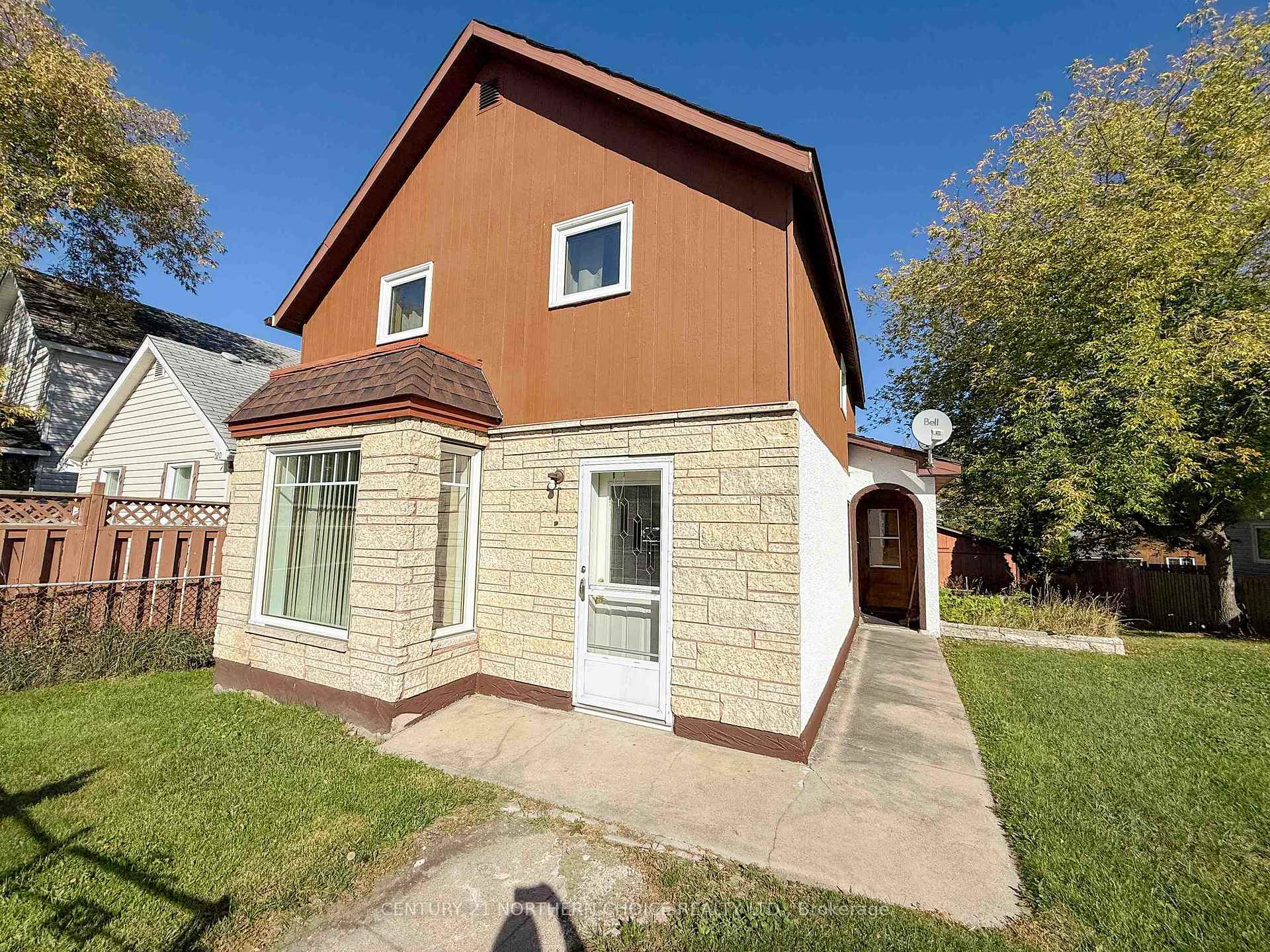 Photo 22 of 522 & 528 Second Street South, Kenora, Central — HOMEH
