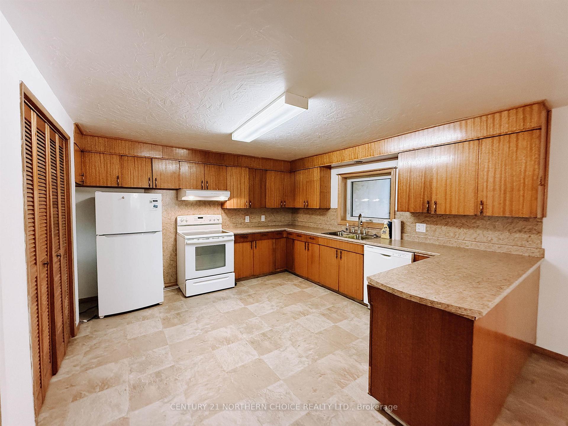 Photo 28 of 522 & 528 Second Street South, Kenora, Central — HOMEH
