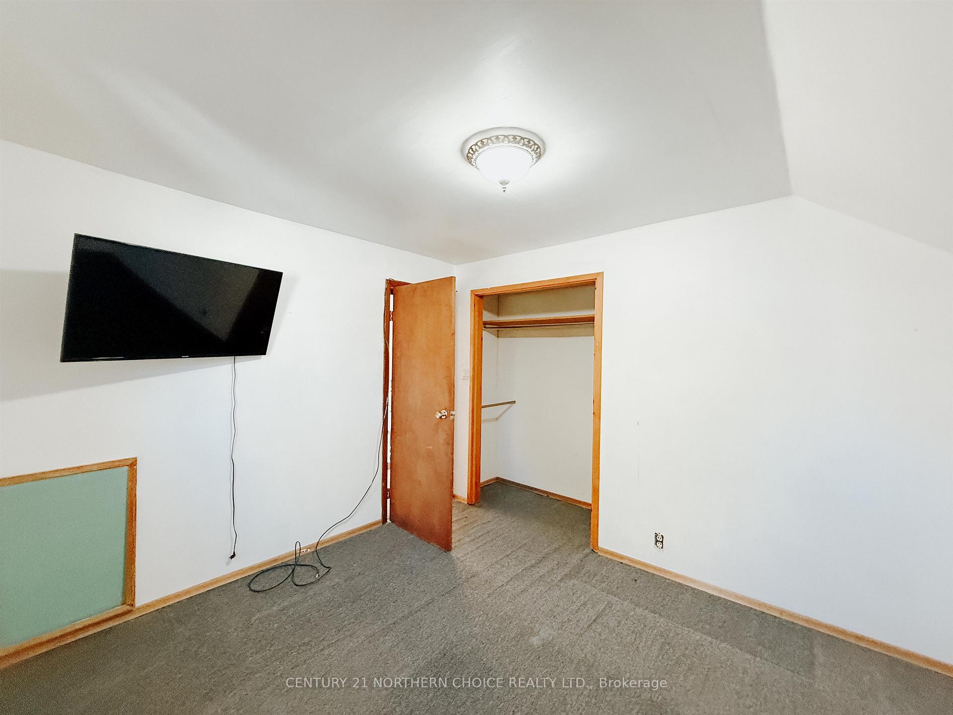 Photo 34 of 522 & 528 Second Street South, Kenora, Central — HOMEH