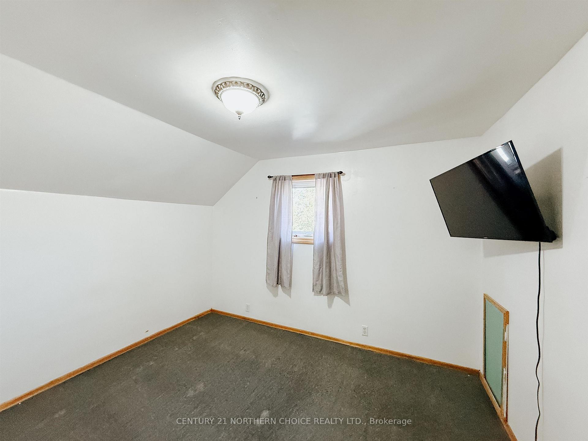 Photo 35 of 522 & 528 Second Street South, Kenora, Central — HOMEH