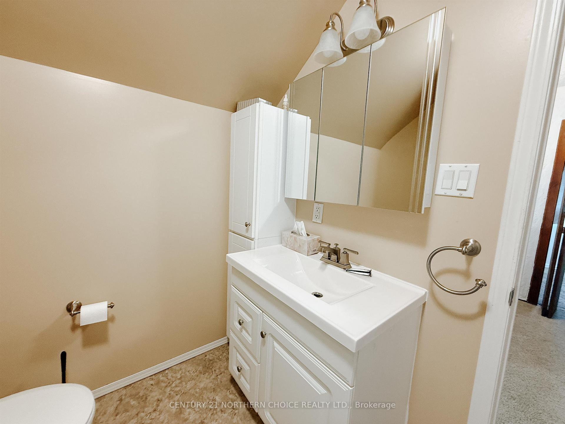 Photo 37 of 522 & 528 Second Street South, Kenora, Central — HOMEH