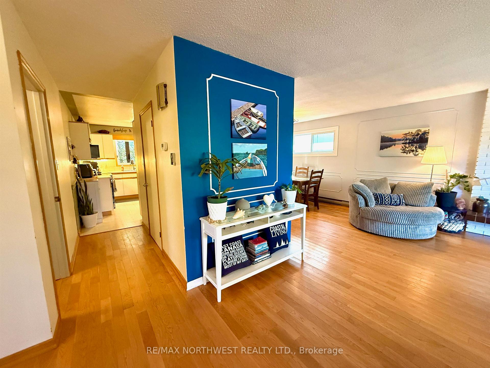 Photo 3 of 513 Fourth Avenue, Kenora, Lakeside — HOMEH
