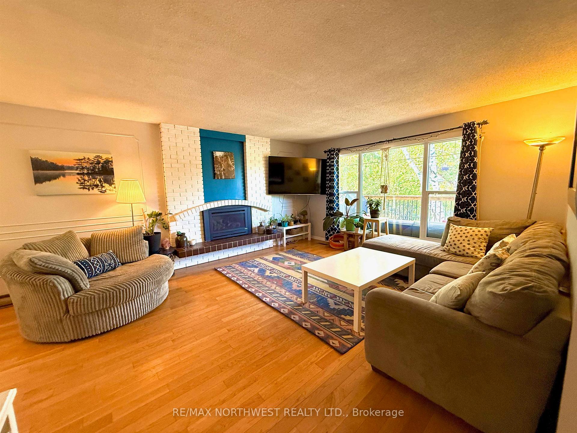 Photo 6 of 513 Fourth Avenue, Kenora, Lakeside — HOMEH