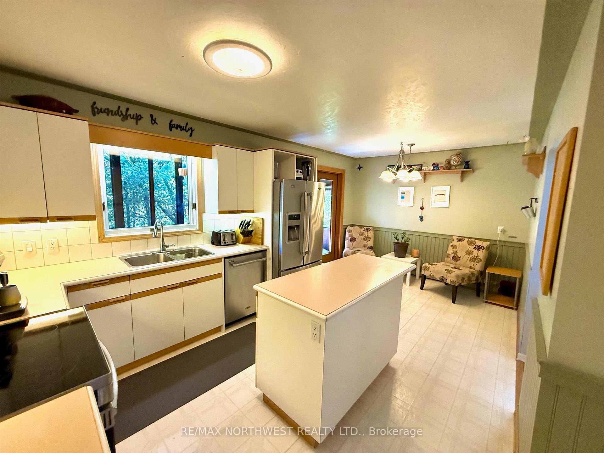 Photo 12 of 513 Fourth Avenue, Kenora, Lakeside — HOMEH