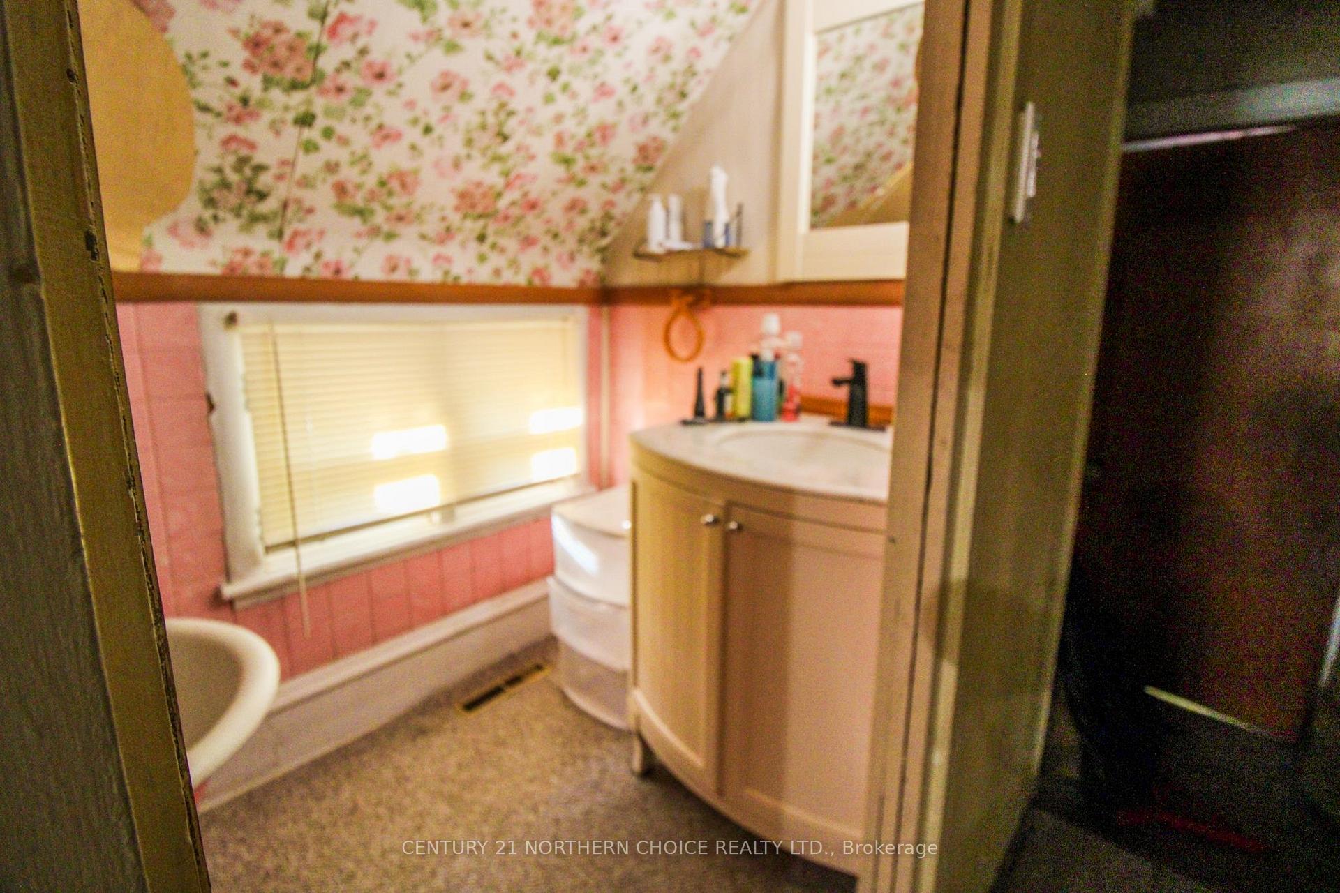 Photo 21 of 324 Second Street N, Kenora, North End — HOMEH