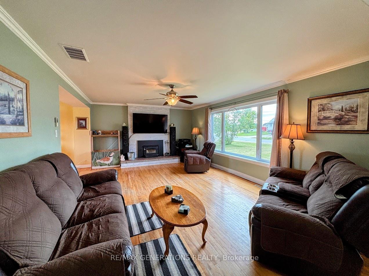 Photo 2 of 31 Shingwauk Drive, Manitouwadge — HOMEH