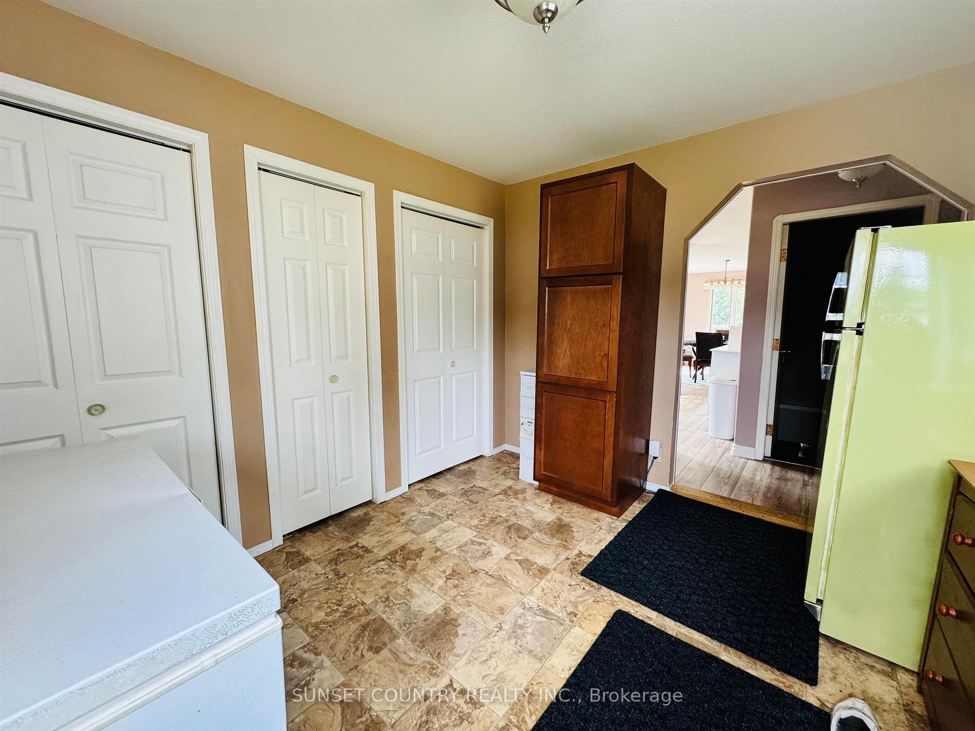 Photo 5 of 49 Oak Street, Machin — HOMEH