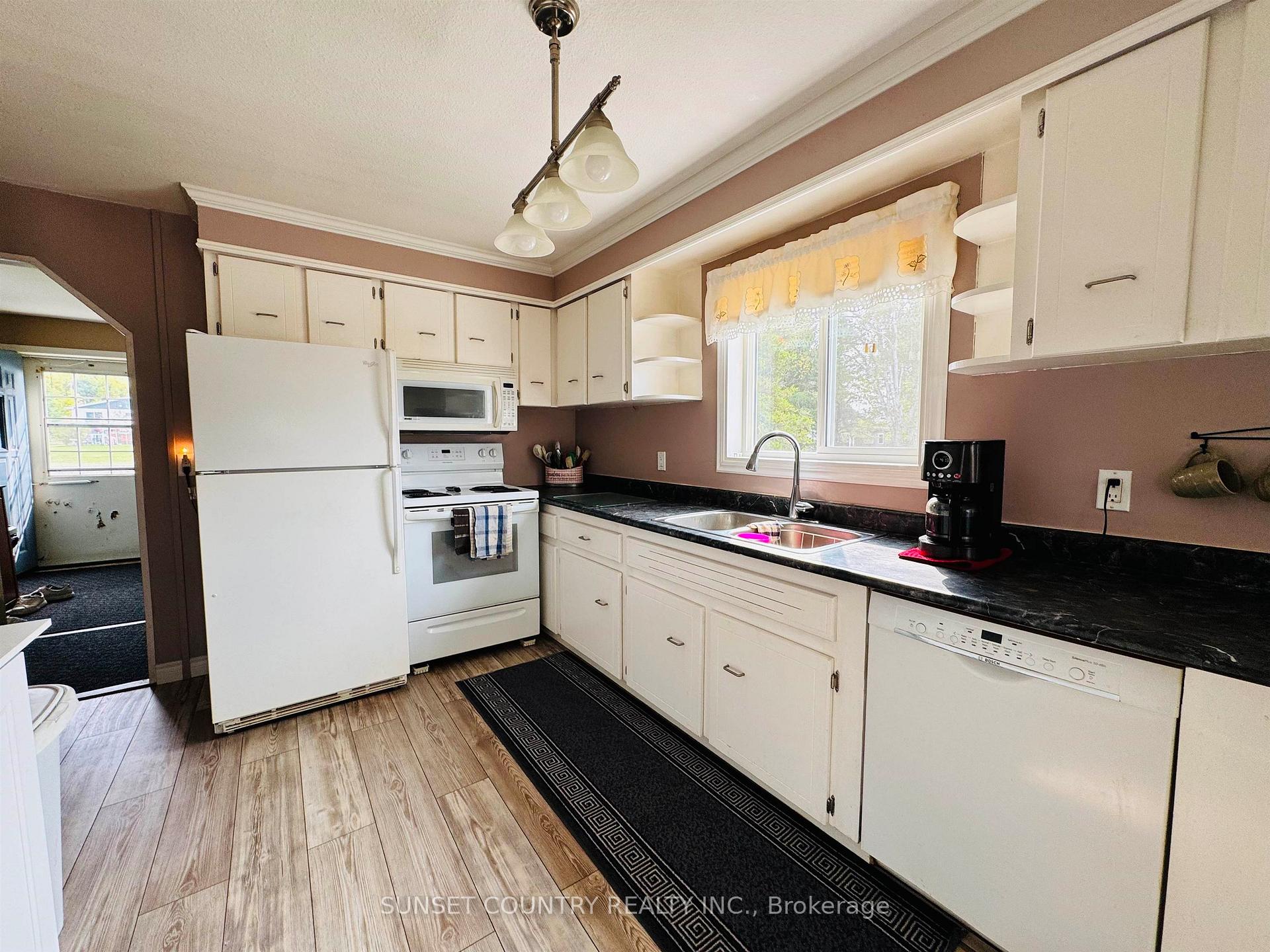 Photo 7 of 49 Oak Street, Machin — HOMEH