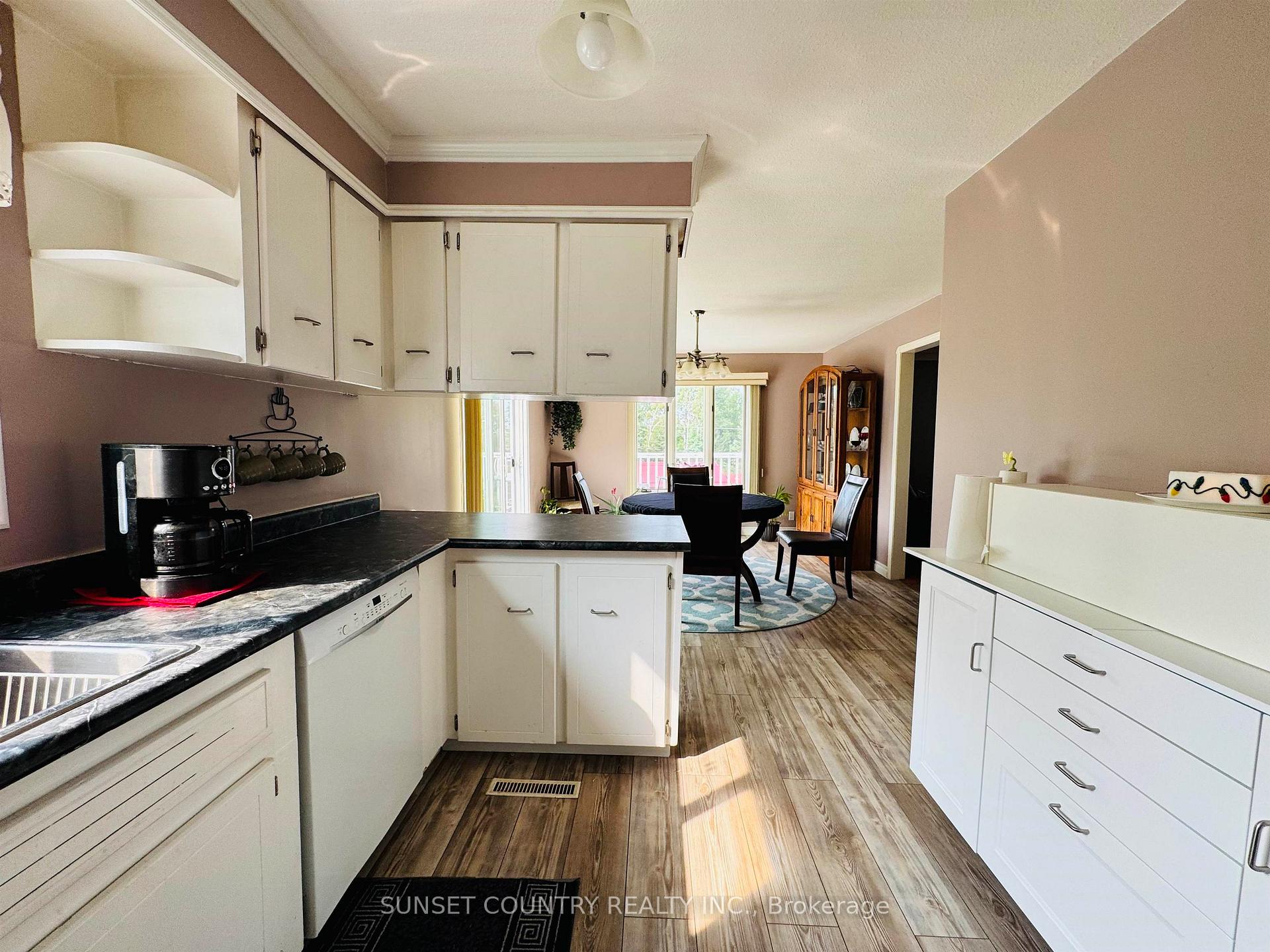 Photo 8 of 49 Oak Street, Machin — HOMEH