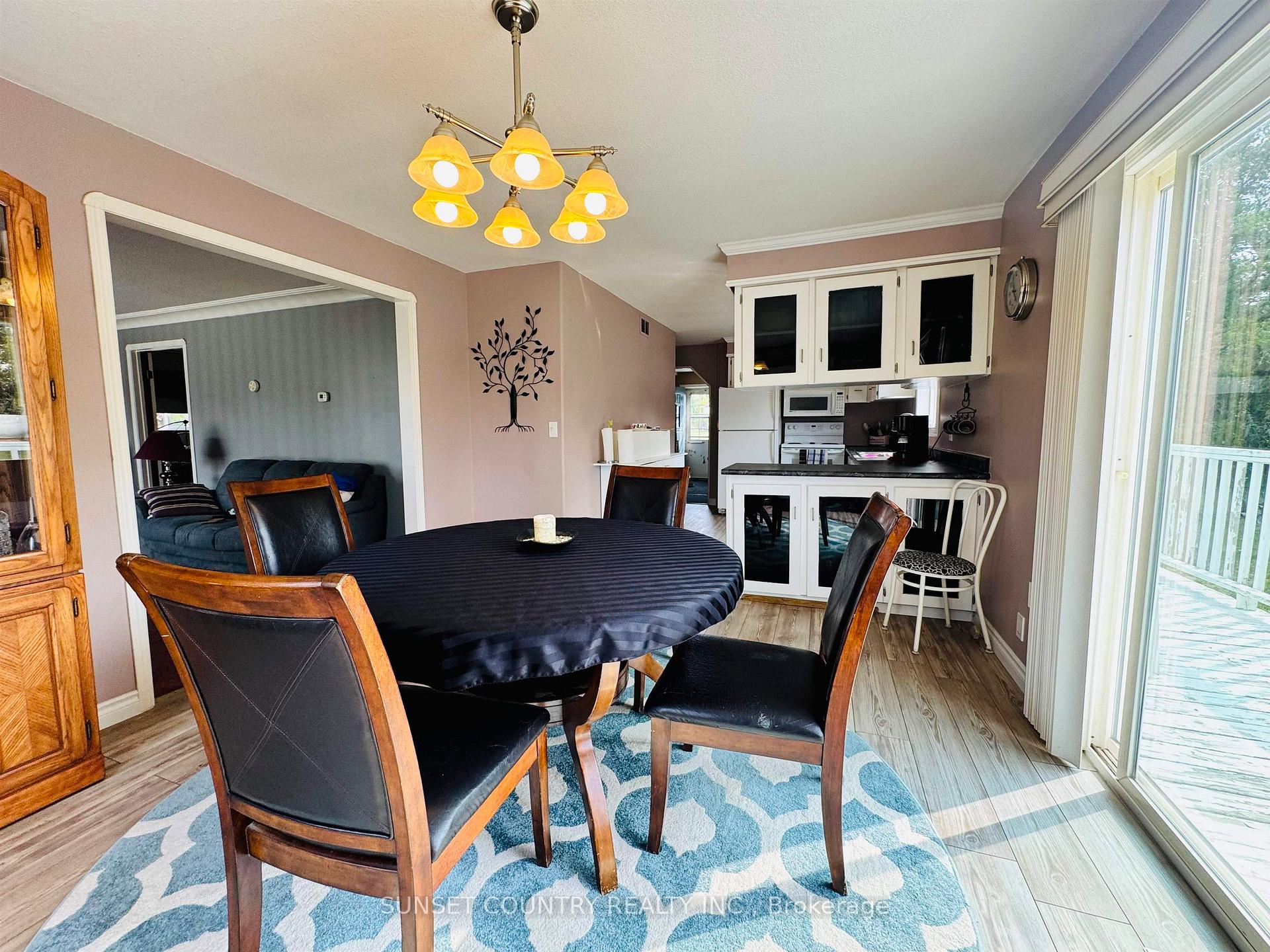 Photo 10 of 49 Oak Street, Machin — HOMEH