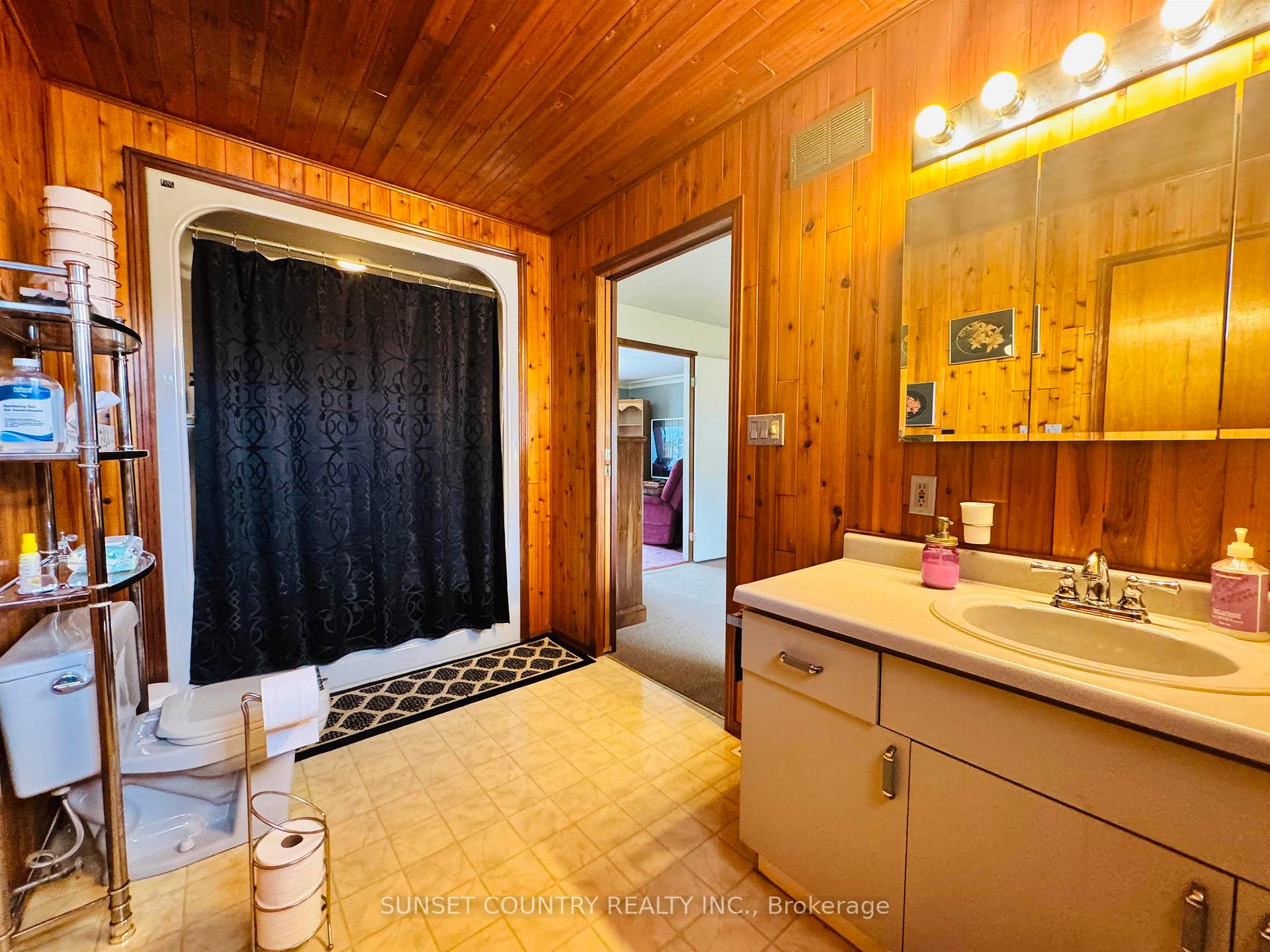 Photo 17 of 49 Oak Street, Machin — HOMEH