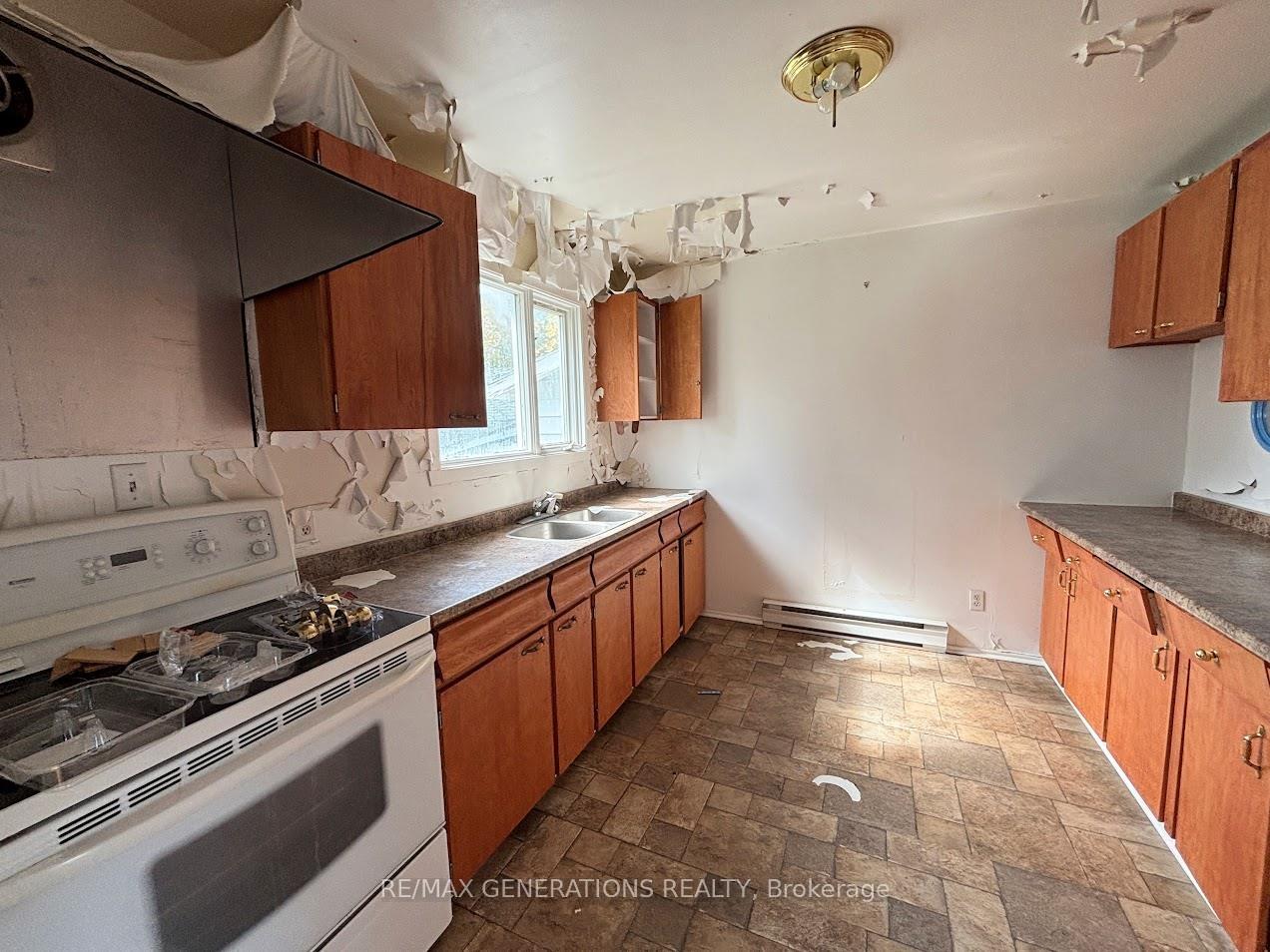 Photo 2 of 10 Ohsweken Road, Manitouwadge — HOMEH